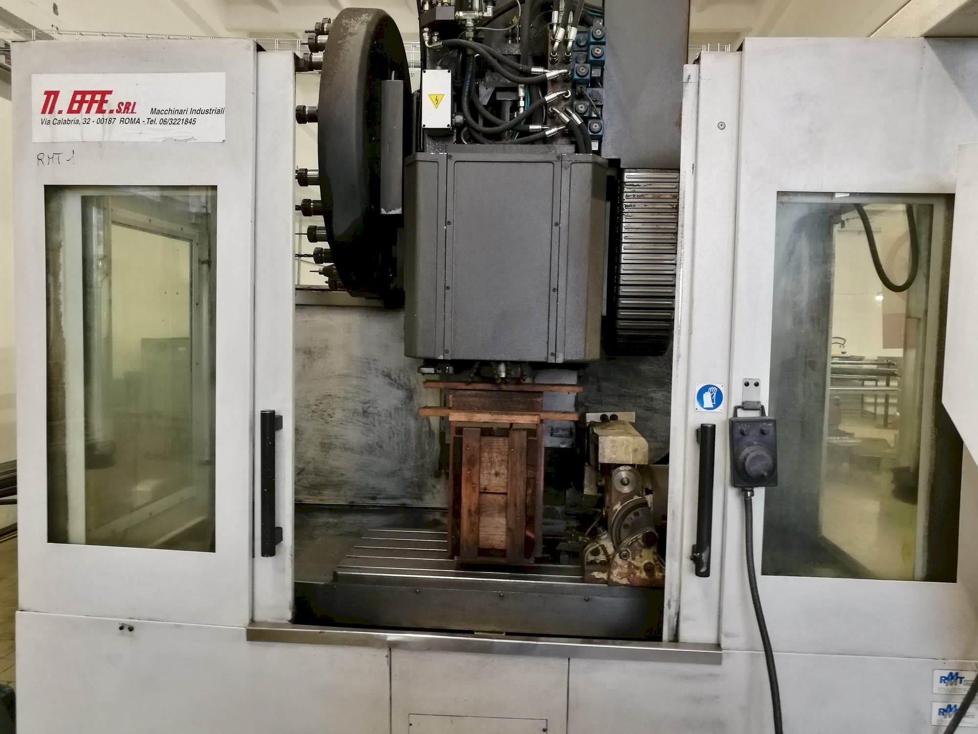 Vista Frontal  da RMT Kompakt 8  máquina