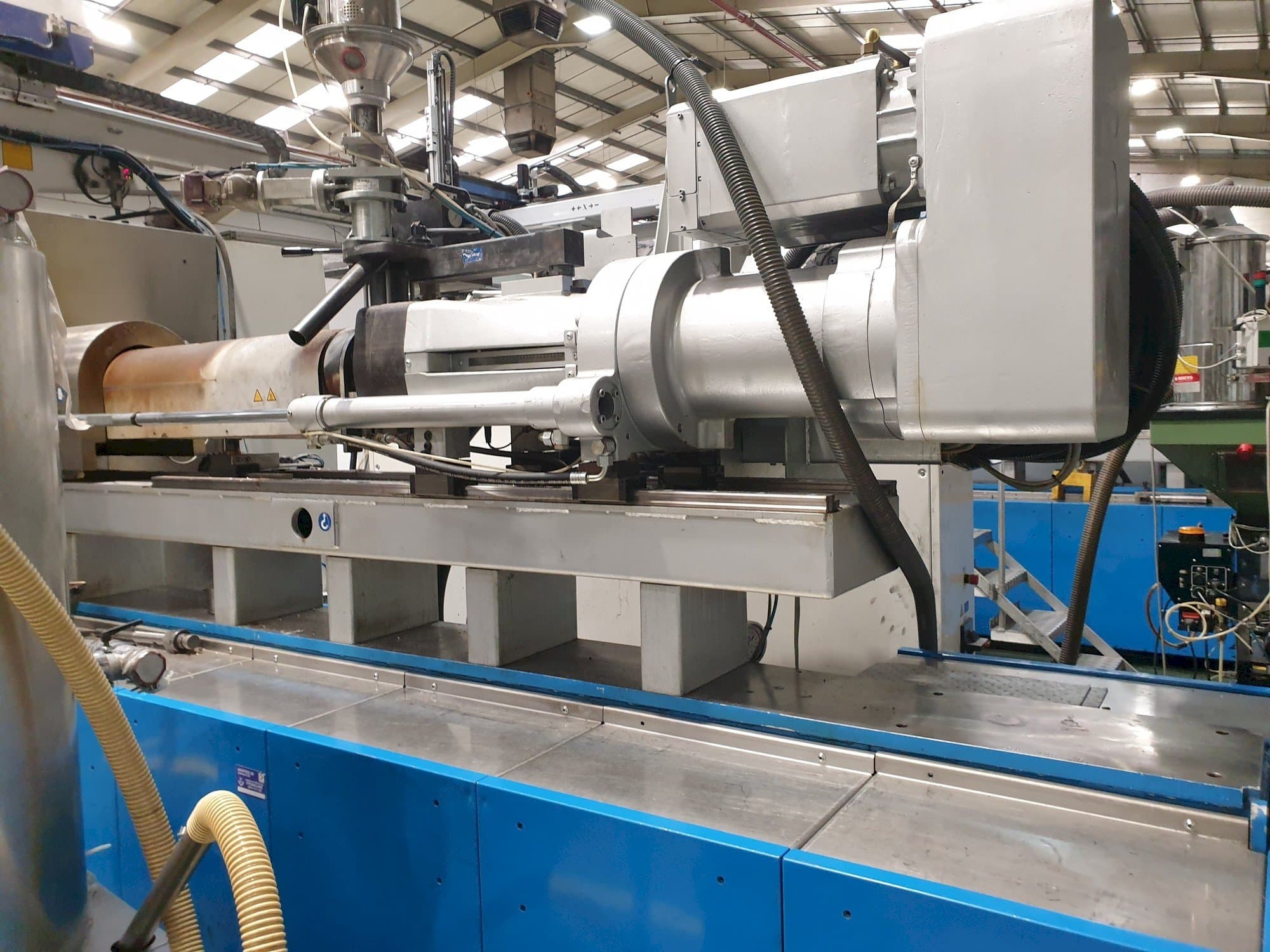 Vista Frontal  da Netstal EVOS 5500-2000  máquina