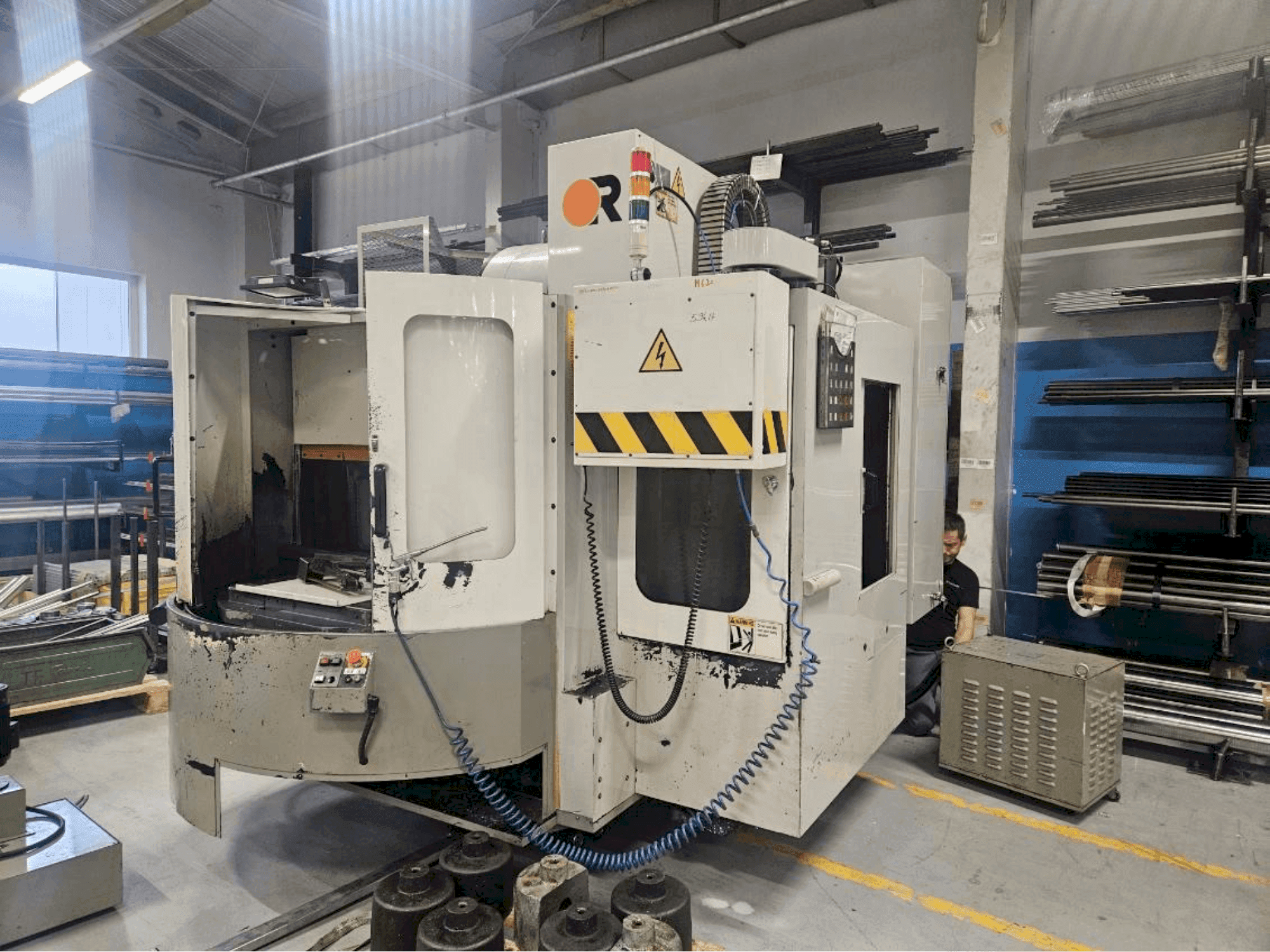 Vista Frontal  da Victor Vcenter 70 - APC  máquina