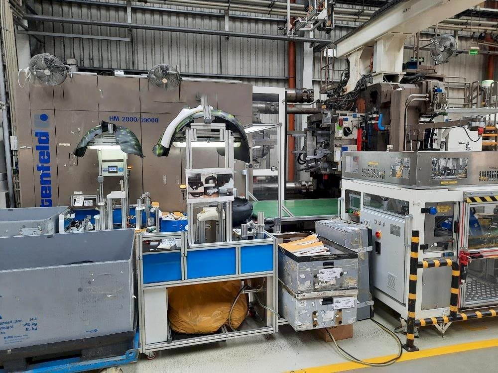 Vista Frontal  da Battenfeld HM2000/19000  máquina