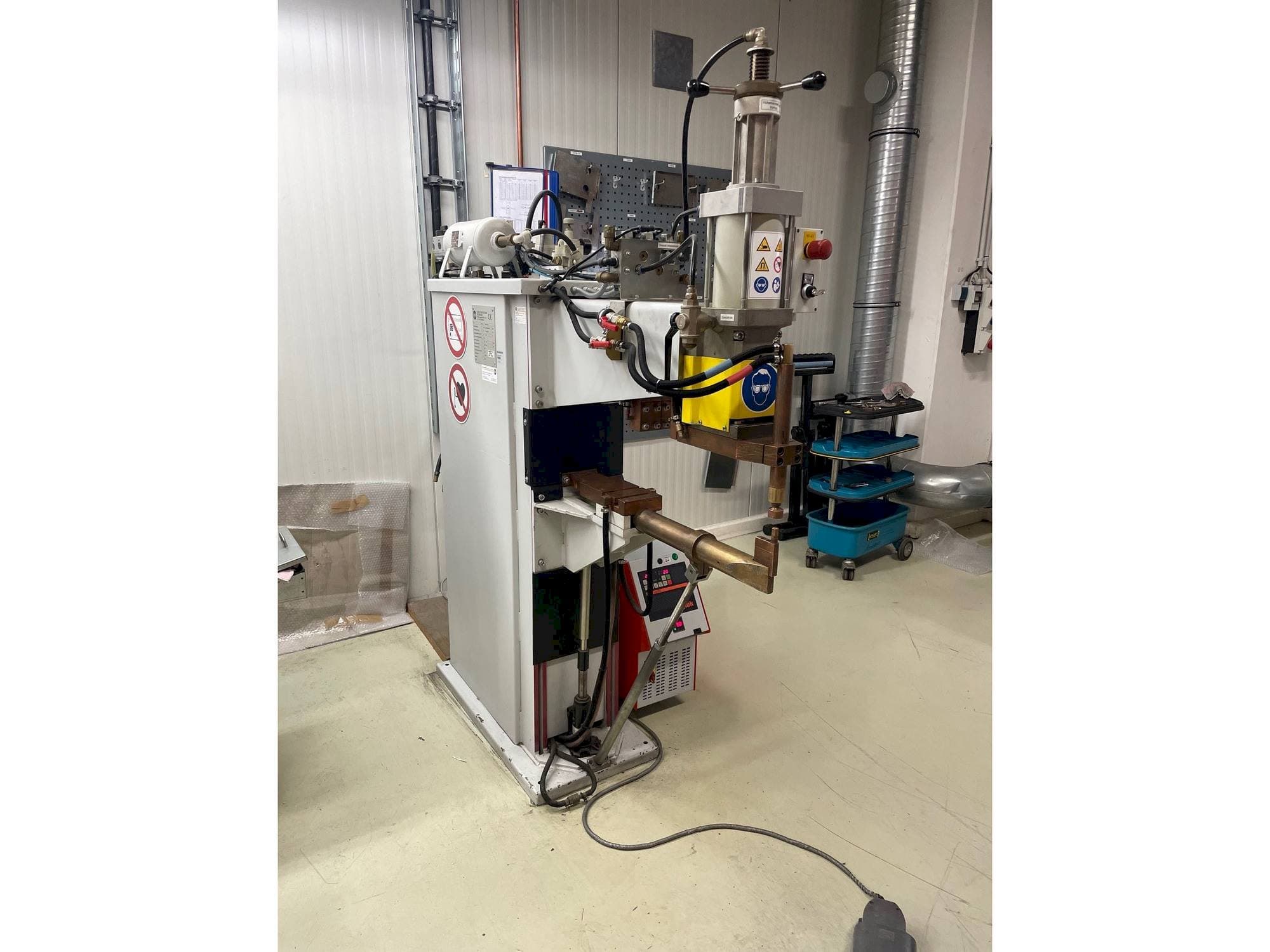 Vista Frontal  da ESD 8212 S  máquina