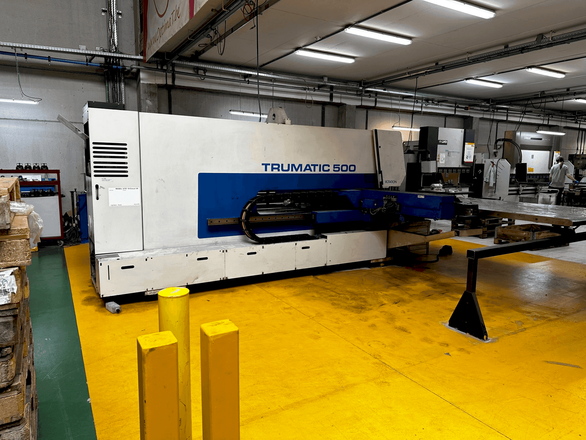 Vista Frontal  da TRUMPF Trumatic 500  máquina