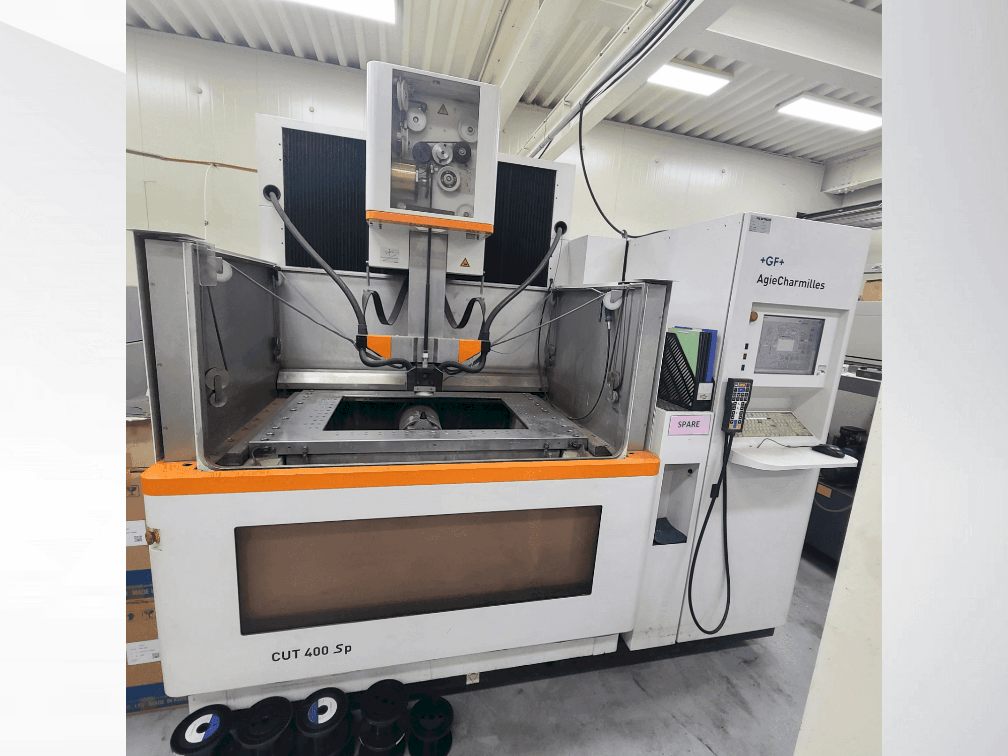 Vista Frontal  da AGIE CUT 400 Sp  máquina