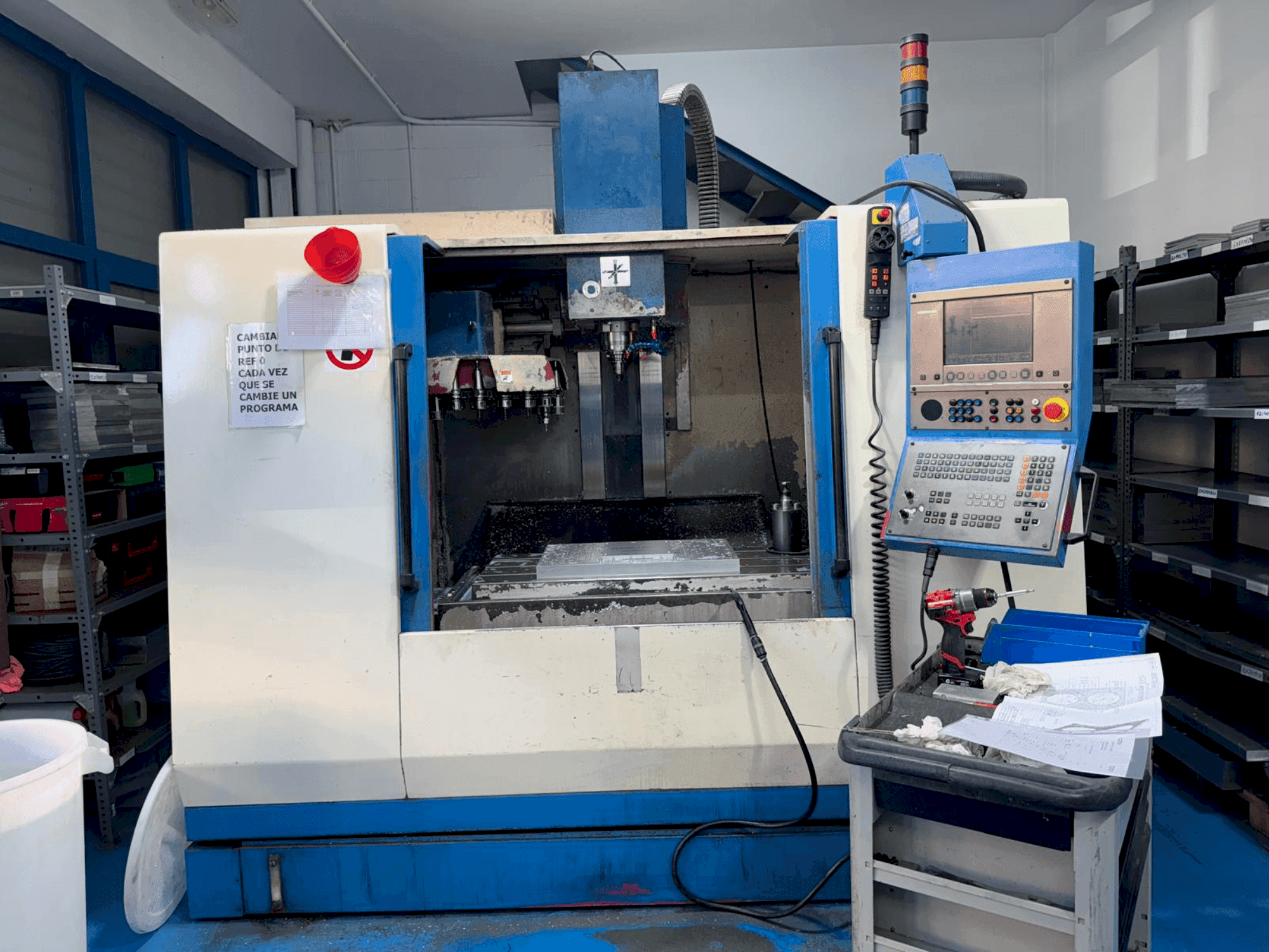 Vista Frontal  da LAGUN GVC 1000  máquina