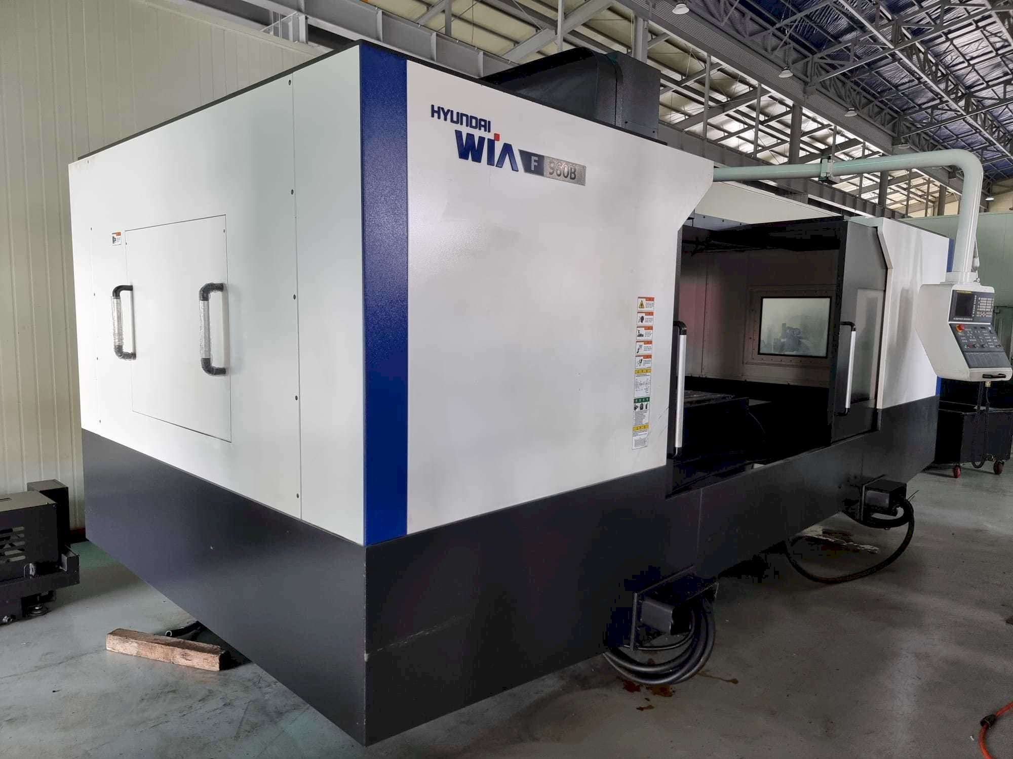 Vista Frontal  da Hyundai Wia F960B  máquina