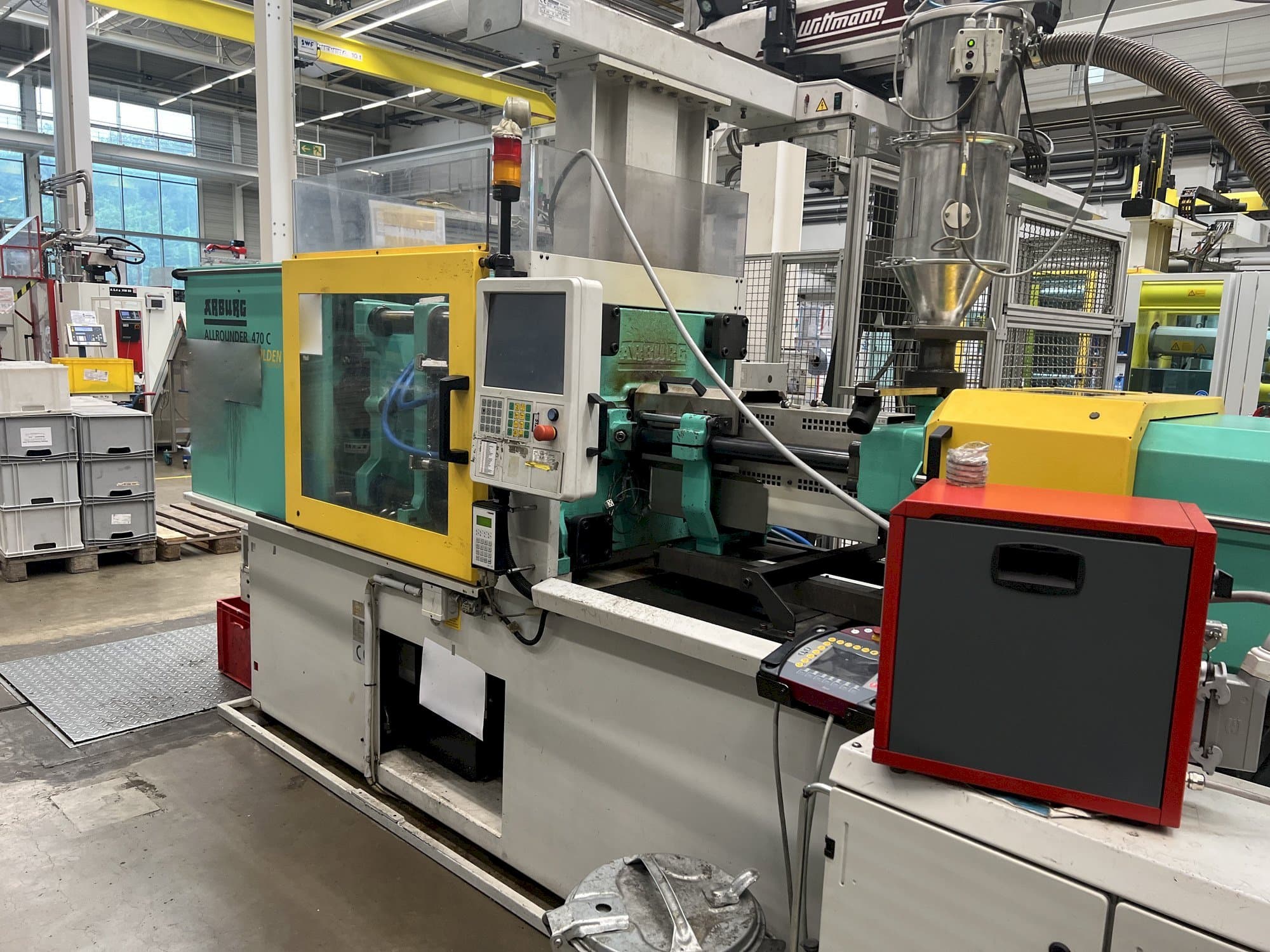Vista Frontal  da Arburg 470C 1500 - 400  máquina