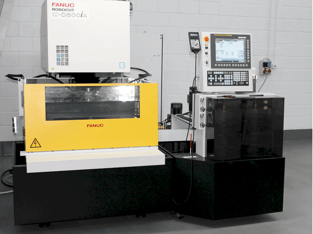 Vista Frontal  da FANUC RoboCut Alfa C600iA  máquina