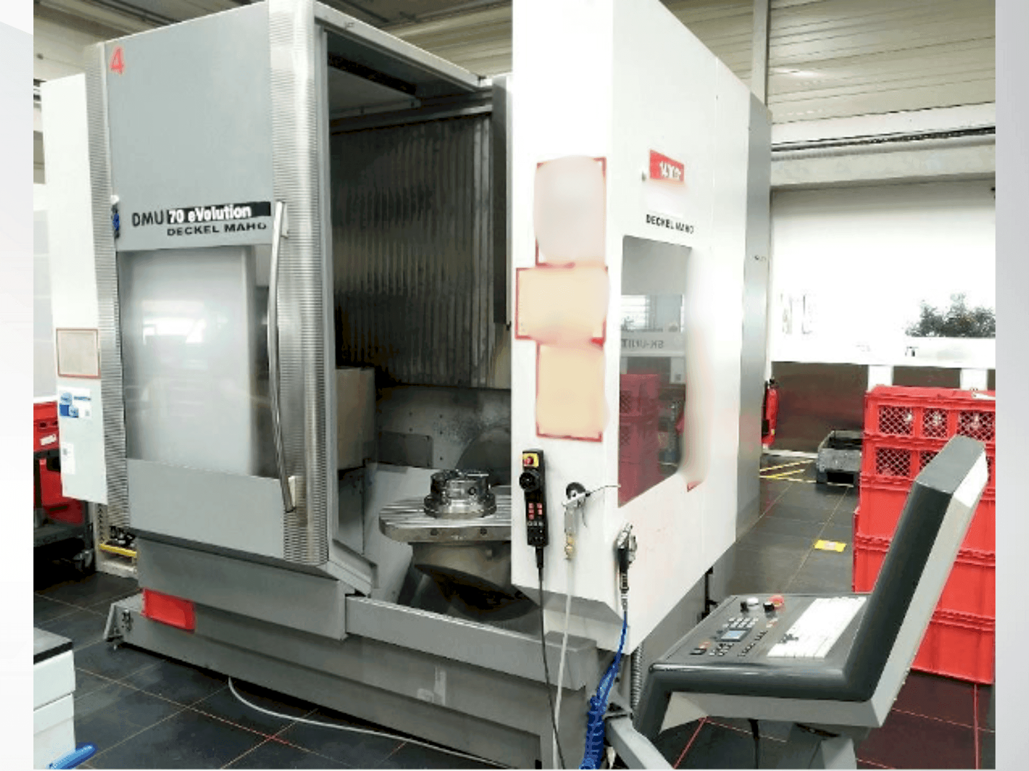 Vista Frontal  da DECKEL DMU 70 eVolution  máquina