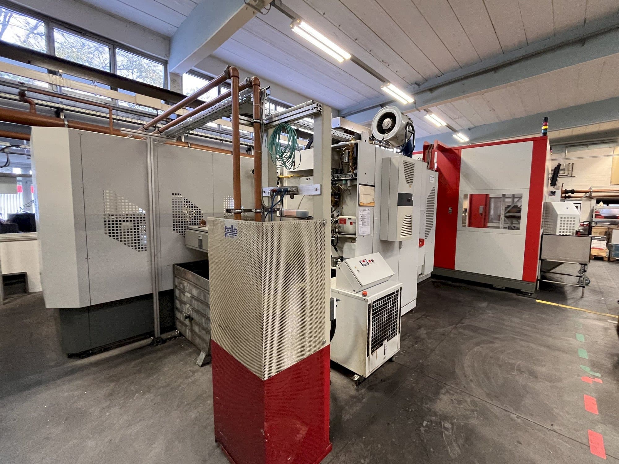 Vista Frontal  da HERMLE RS1 Robot System  máquina