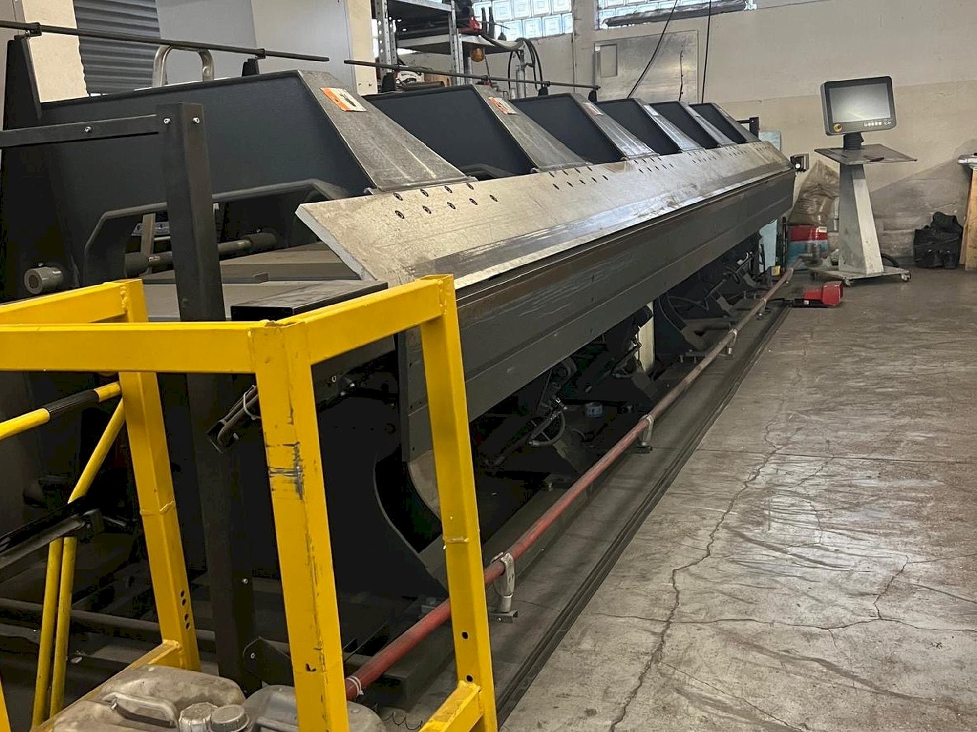 Vista Frontal  da Jorns  Norma-Line 150-6.4  máquina