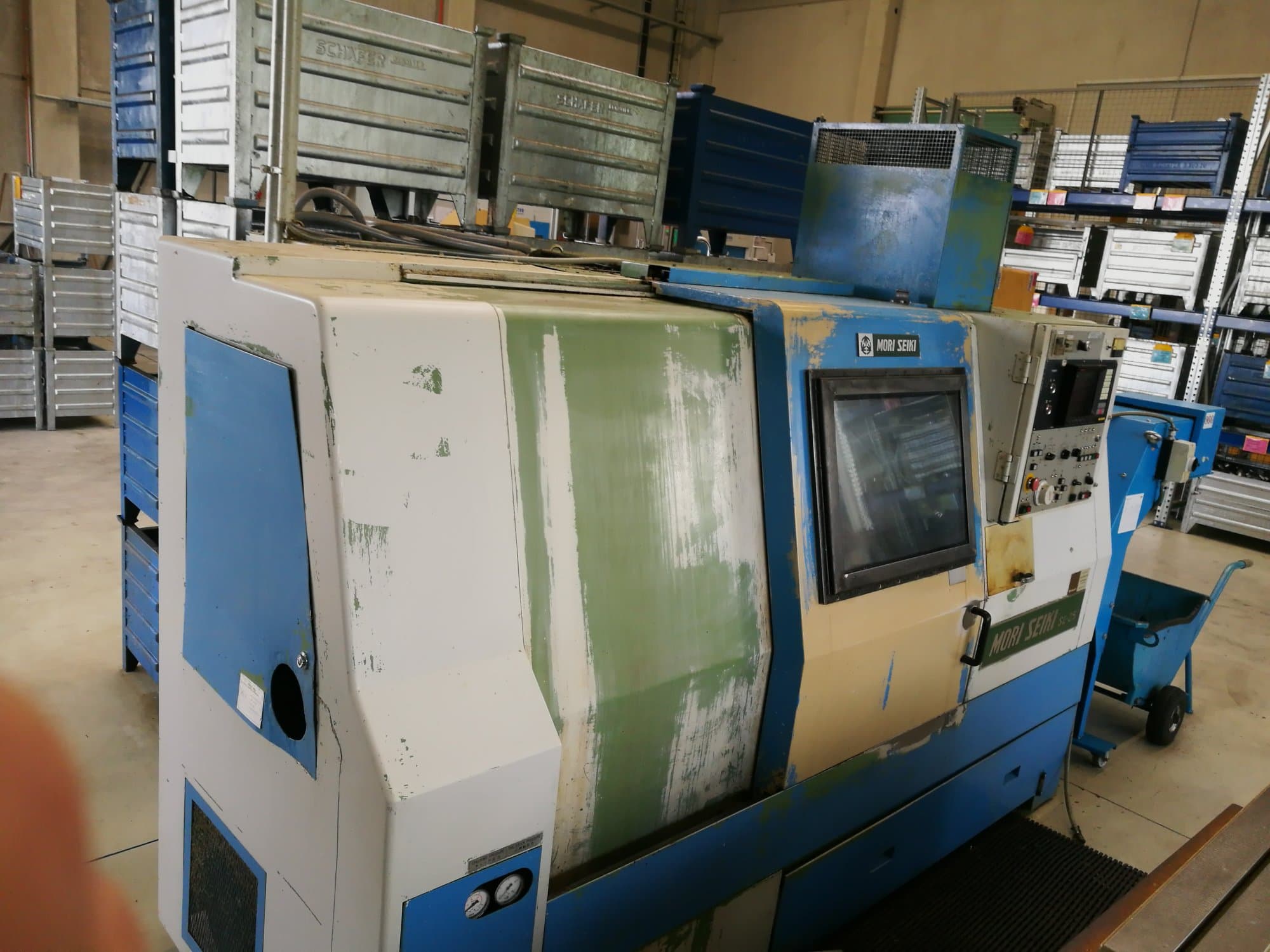 Vista Esquerda  da MORI SEIKI SL-25A/500  máquina