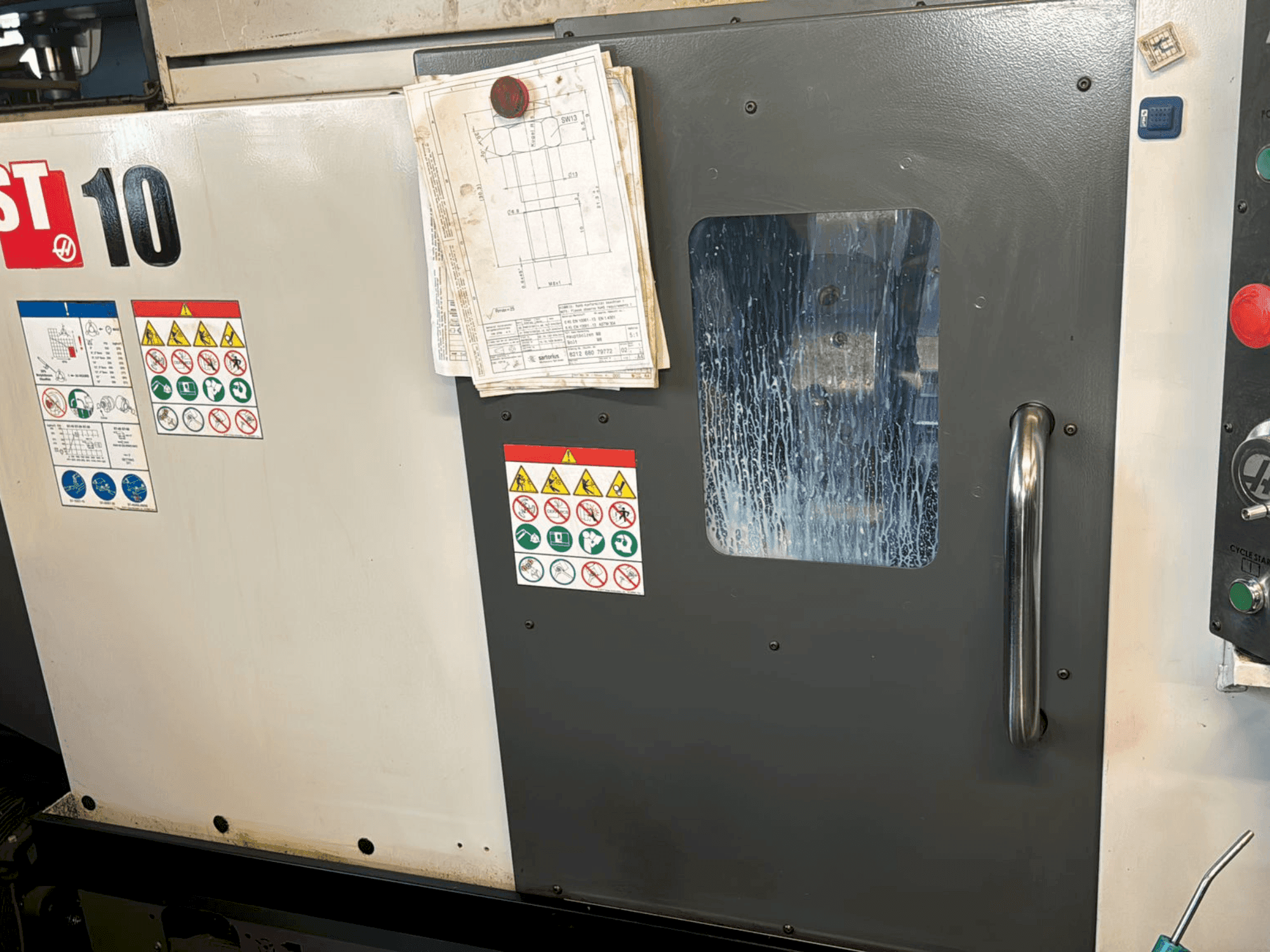 Vista Frontal  da HAAS ST-10  máquina