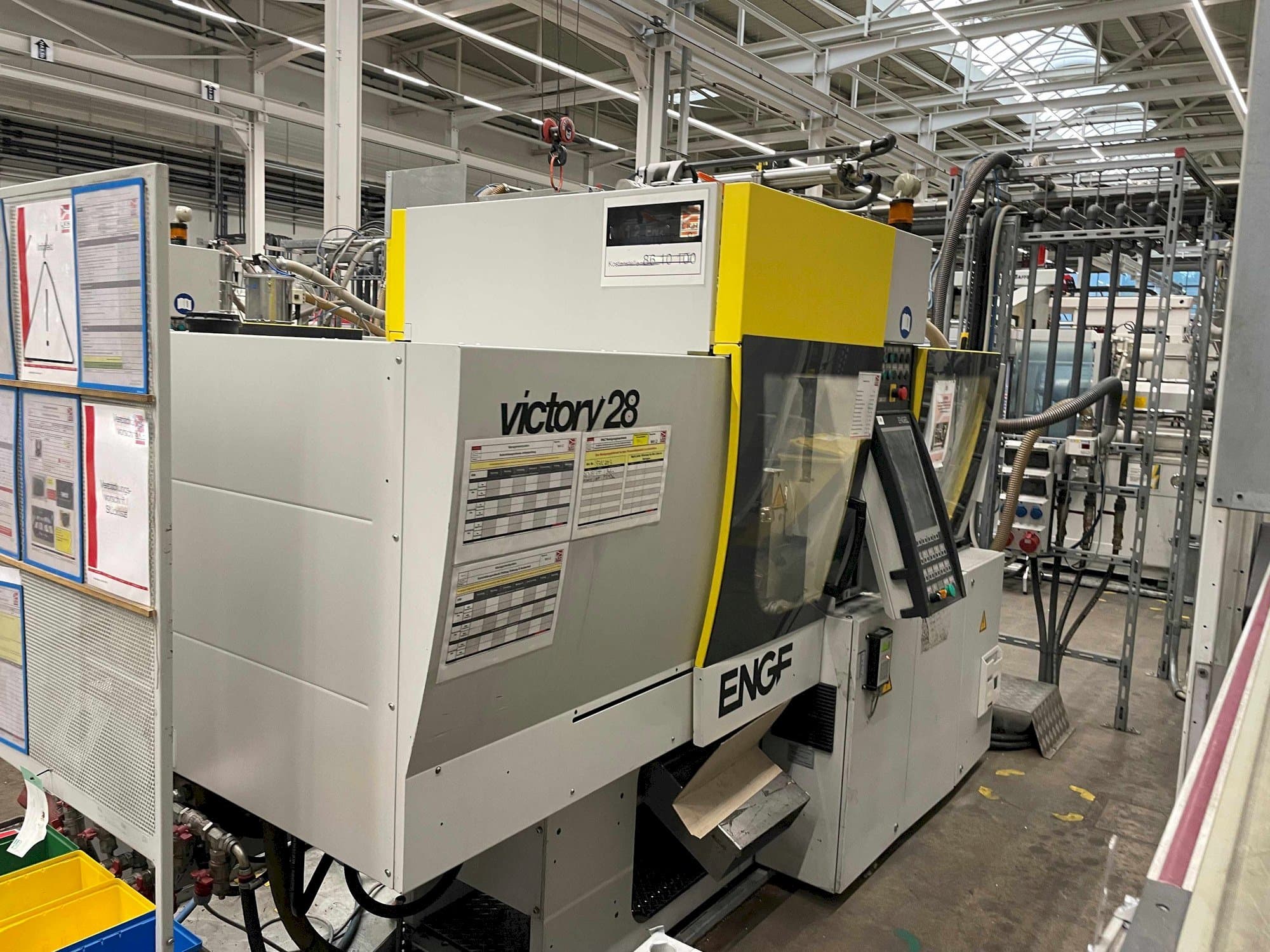 Vista Frontal  da Engel Victory 200/28  máquina