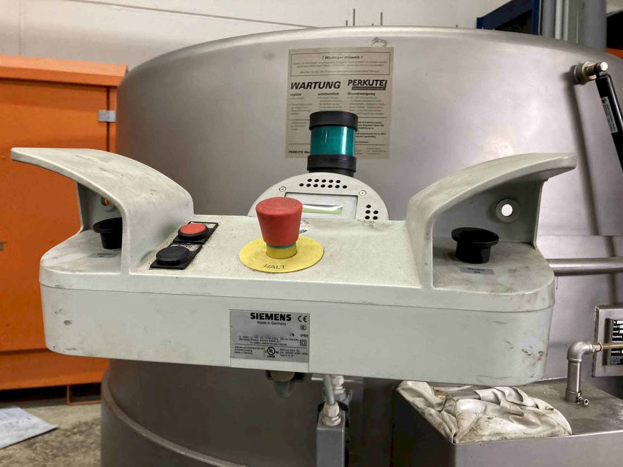 Vista Esquerda  da PERKUTE SP 160  máquina