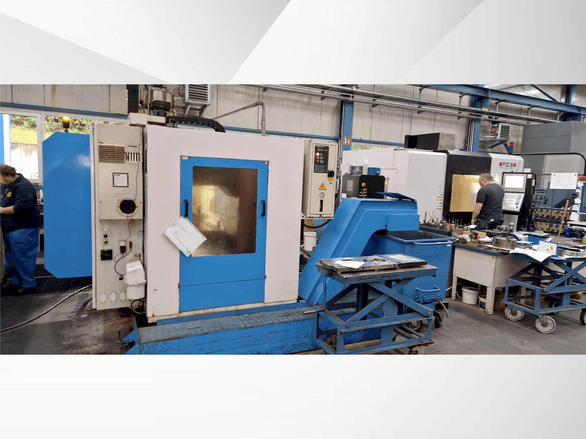 Vista Frontal  da KONDIA HM-2010  máquina