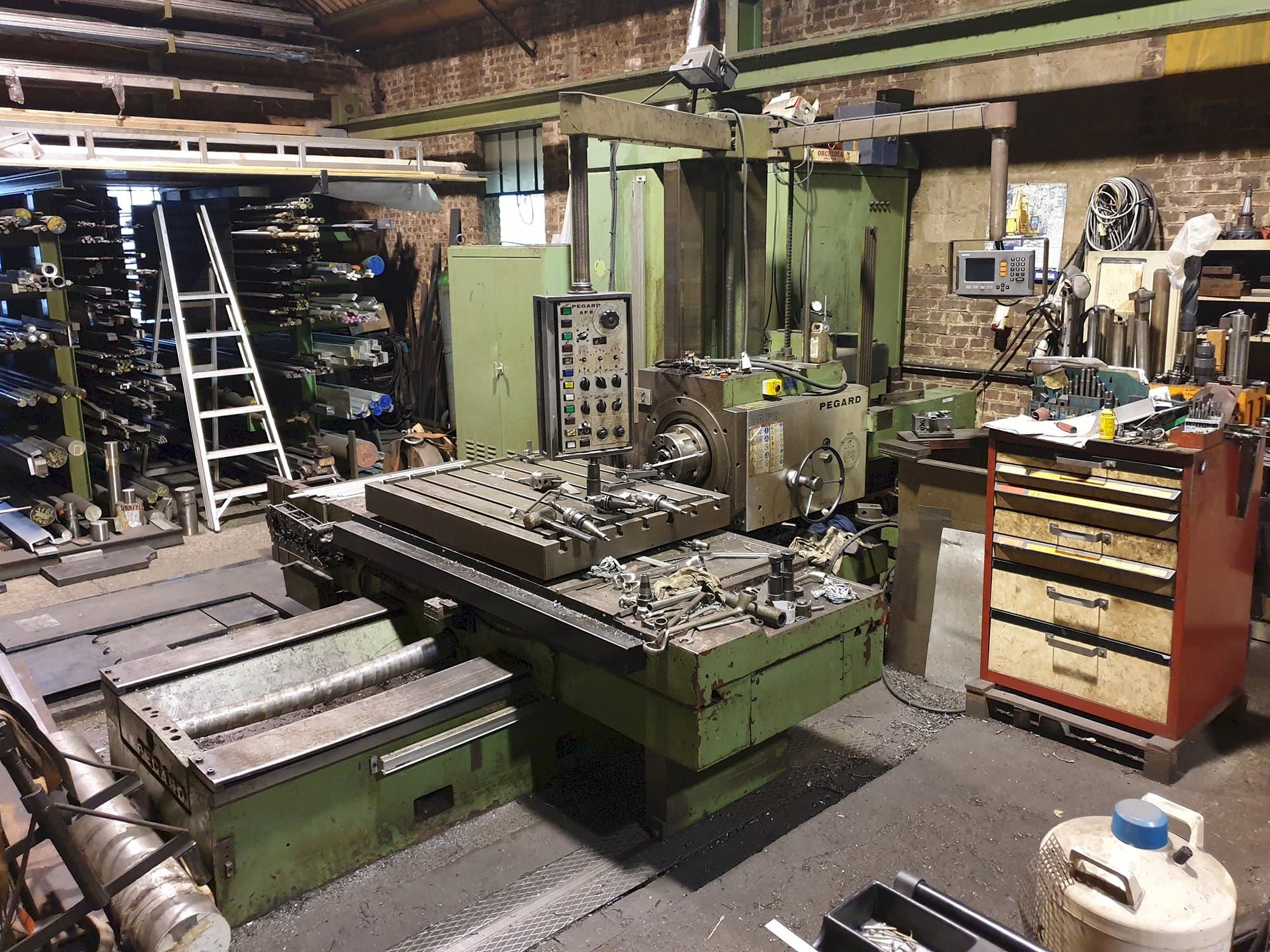 Vista Frontal  da PEGARD AF 8  máquina