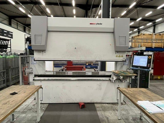 Vista Frontal  da PLACKE HQPB P595  máquina