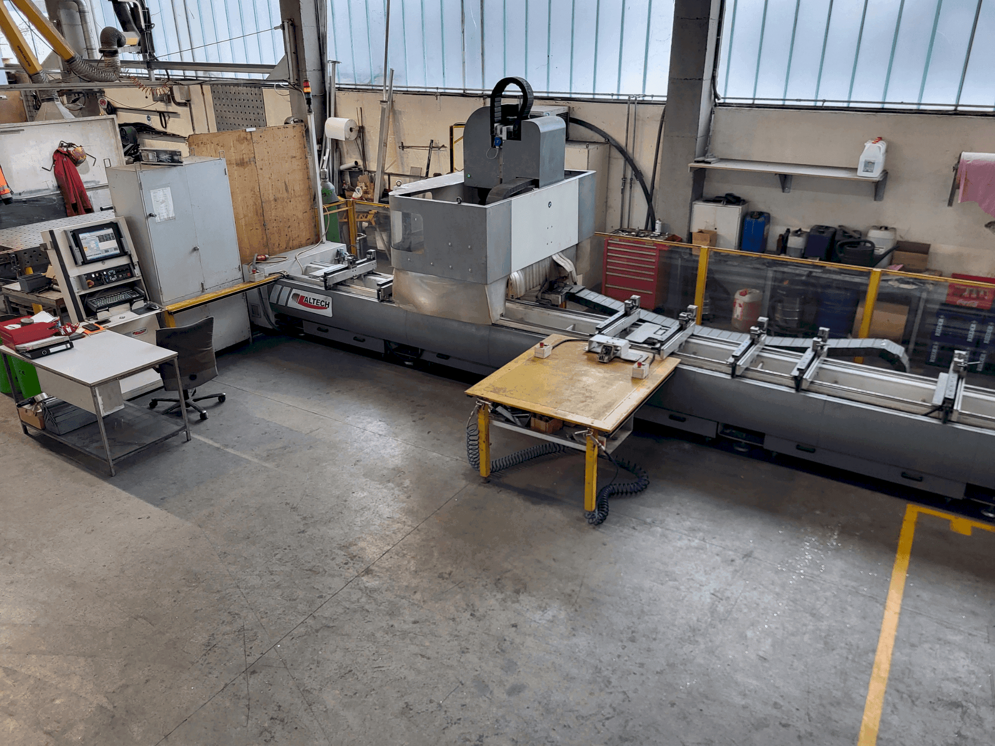 Vista Frontal  da ALTECH Tango  máquina