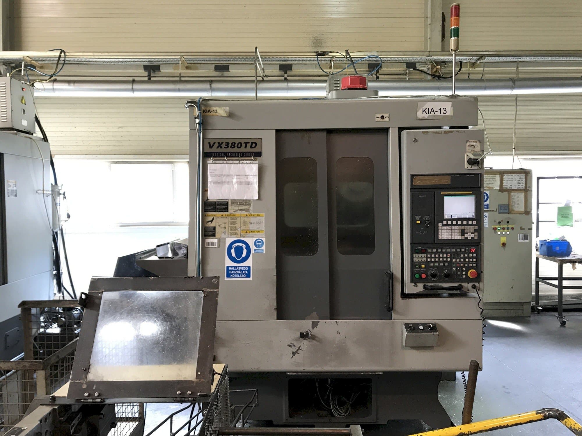 Vista Frontal  da Hyundai Kia VX380TD  máquina