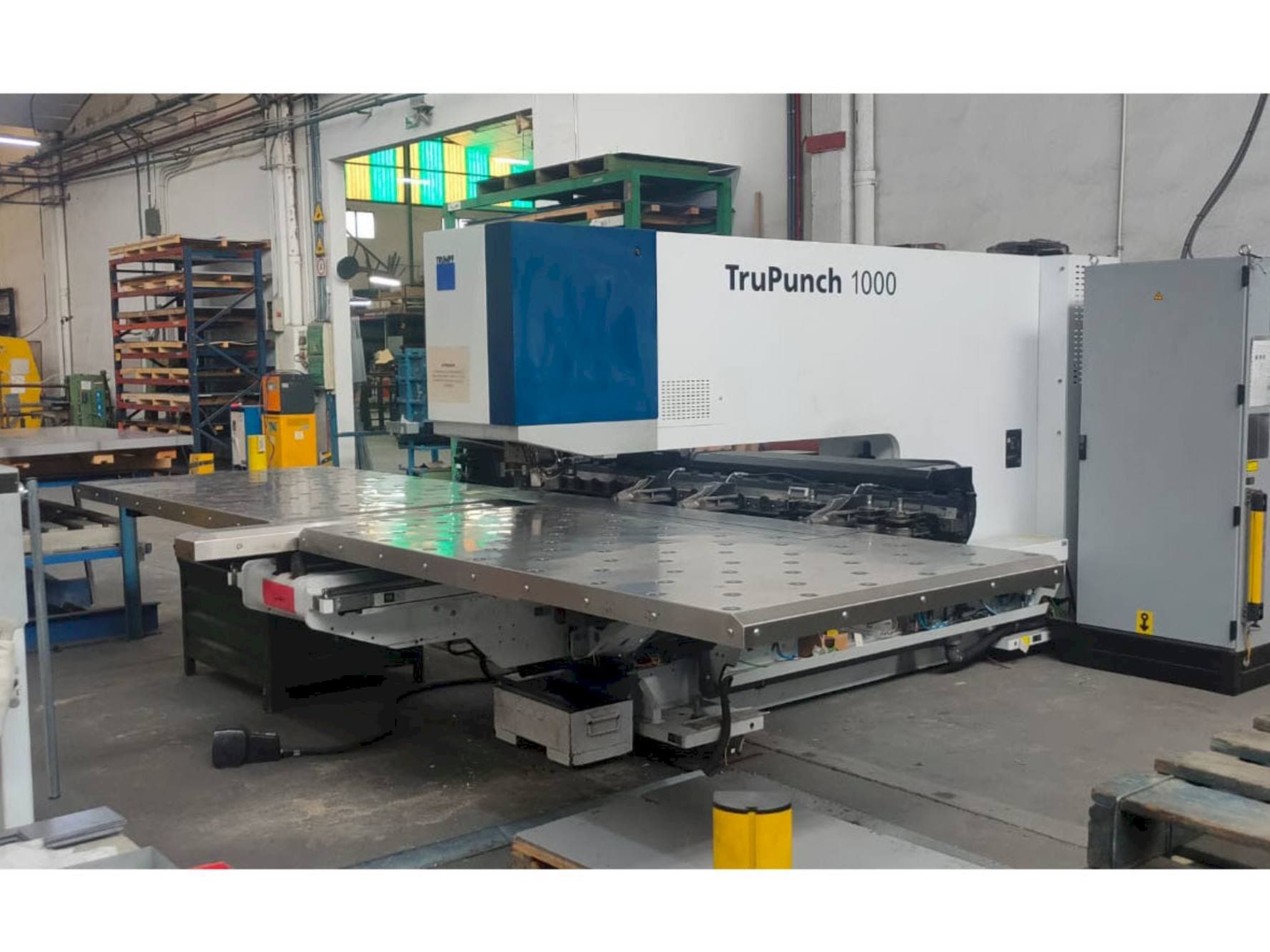 Vista Frontal  da Trumpf TruPunch 1000 (S05)  máquina