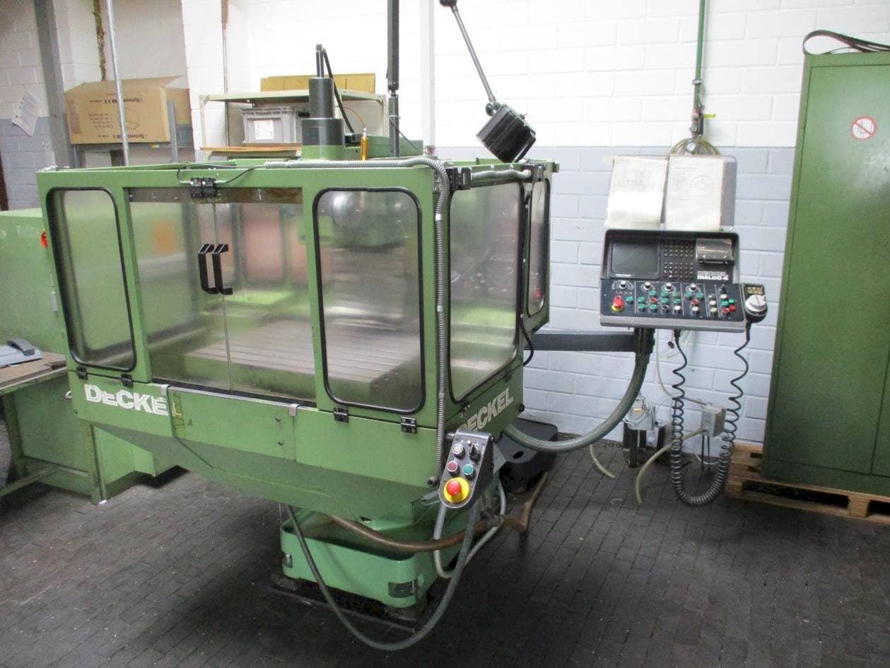 Vista Frontal  da DECKEL FP 3NC  máquina