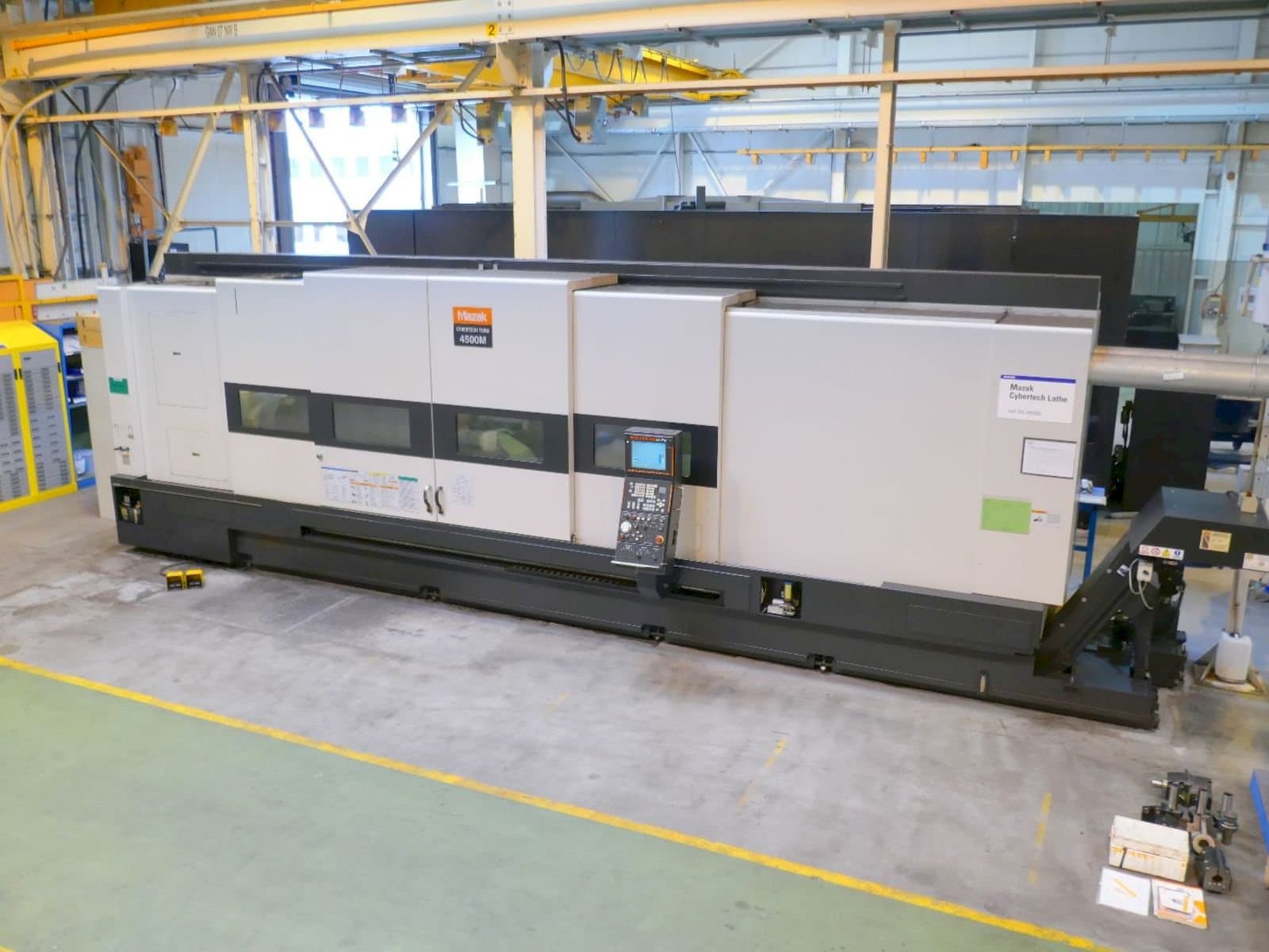 Vista Frontal  da Mazak CYBERTECH TURN 4500M  máquina