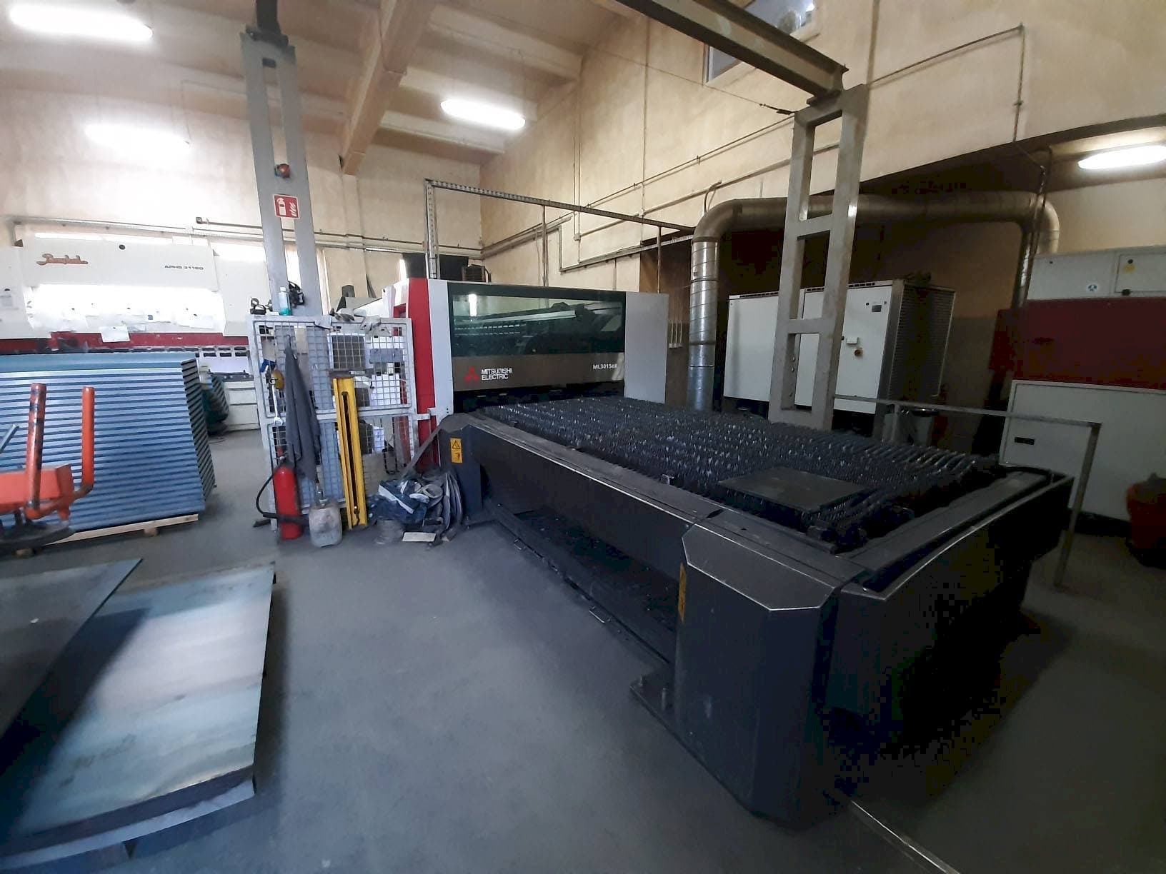 Vista Frontal  da Mitsubishi ML3015 eX(S2)-450F-R  máquina