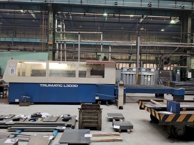 Vista Frontal  da Trumpf TRUMATIC L 3030  máquina