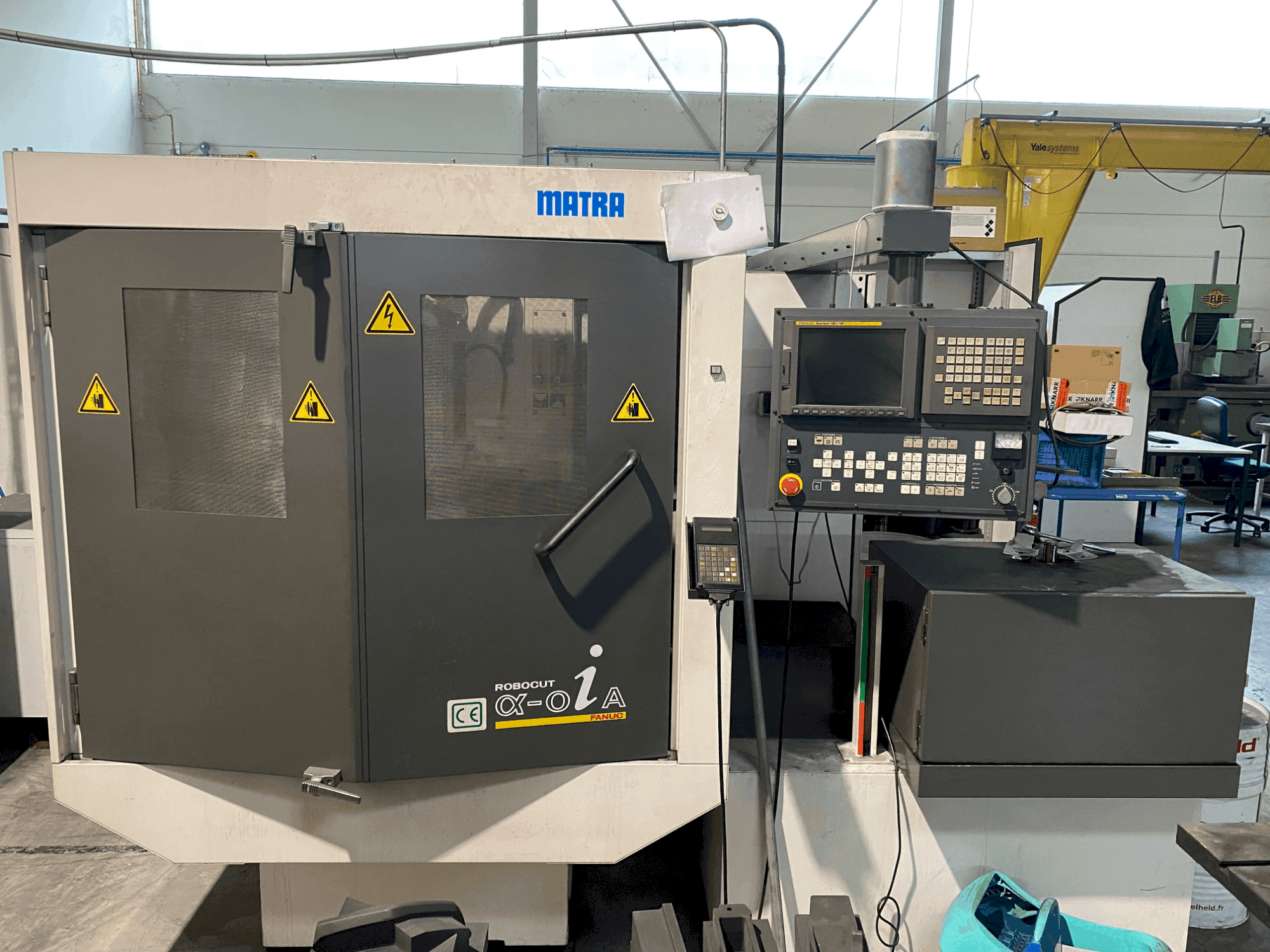 Vista Frontal  da FANUC ROBOCUT α-0iA  máquina