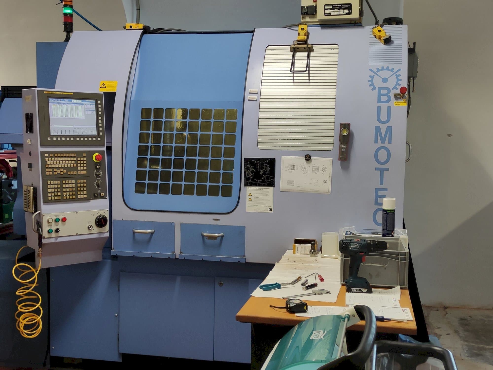 Vista Frontal  da Bumotec S-192FT  máquina