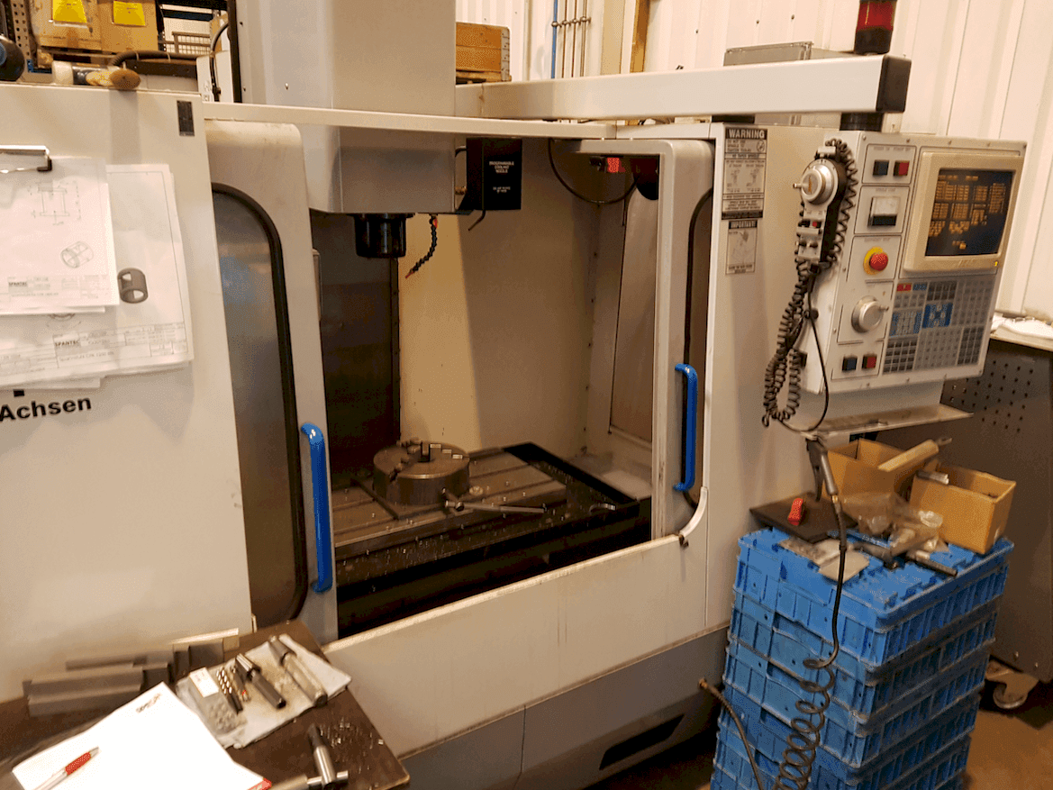 Vista Frontal  da HAAS VF1  máquina