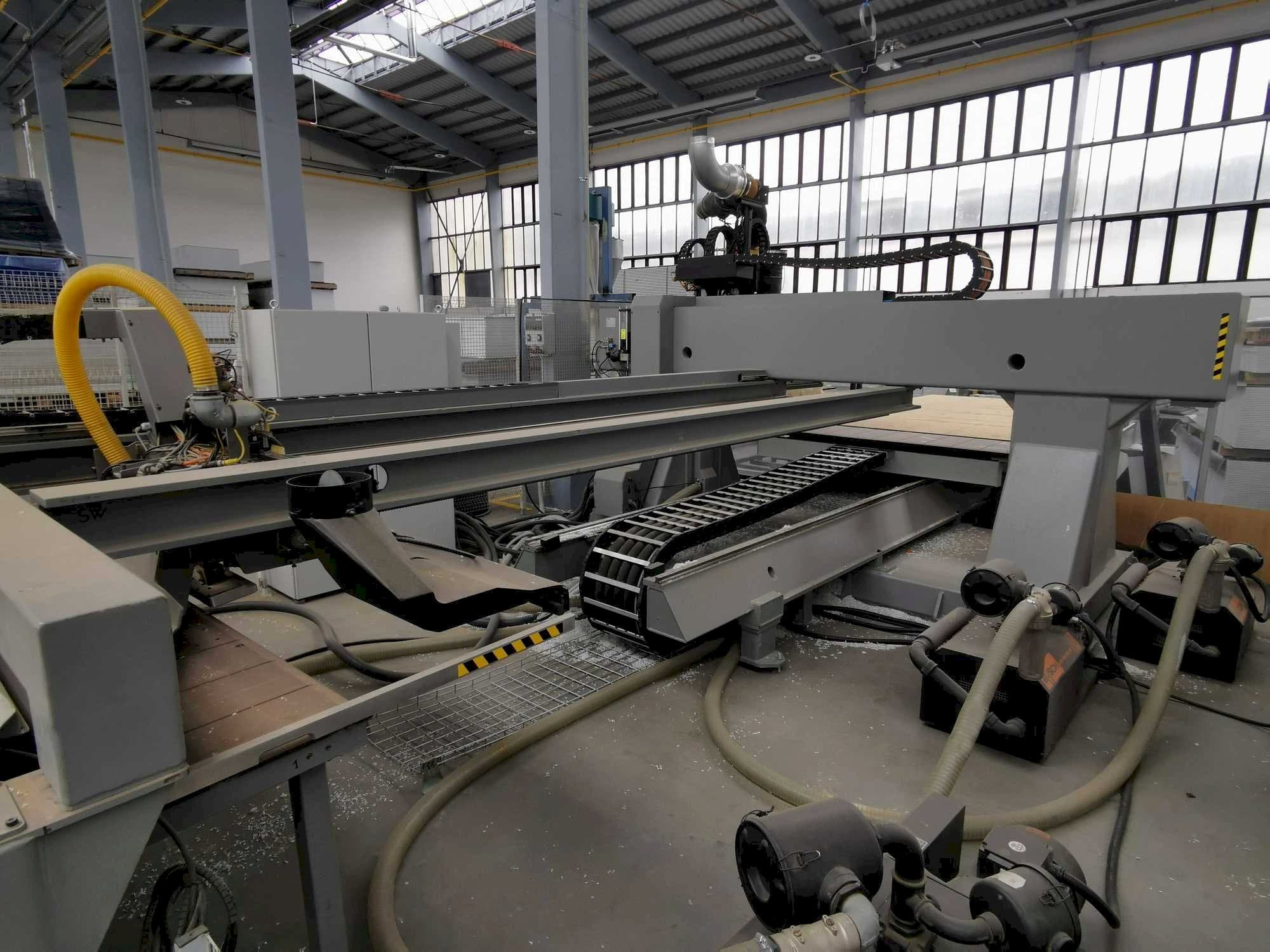 Vista Frontal  da BIESSE EXCEL NBC 712 X1-S  máquina