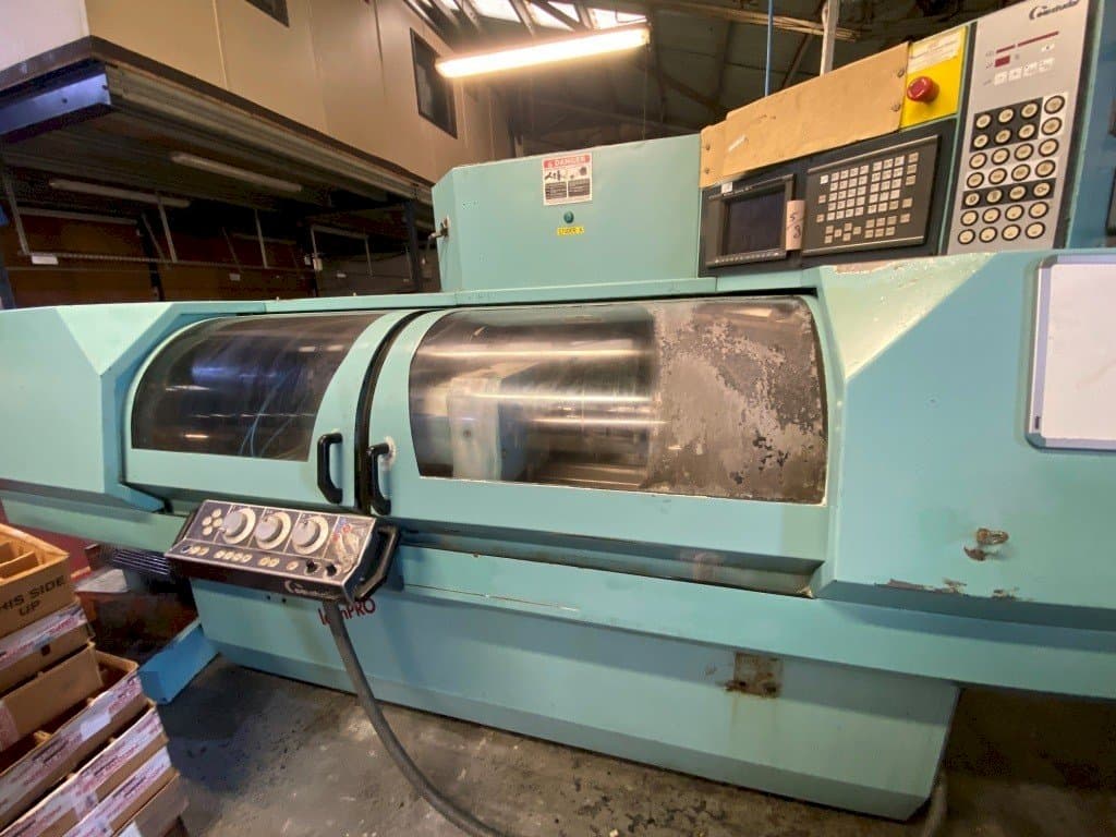 Vista Frontal  da STUDER  S30 lean Pro  máquina