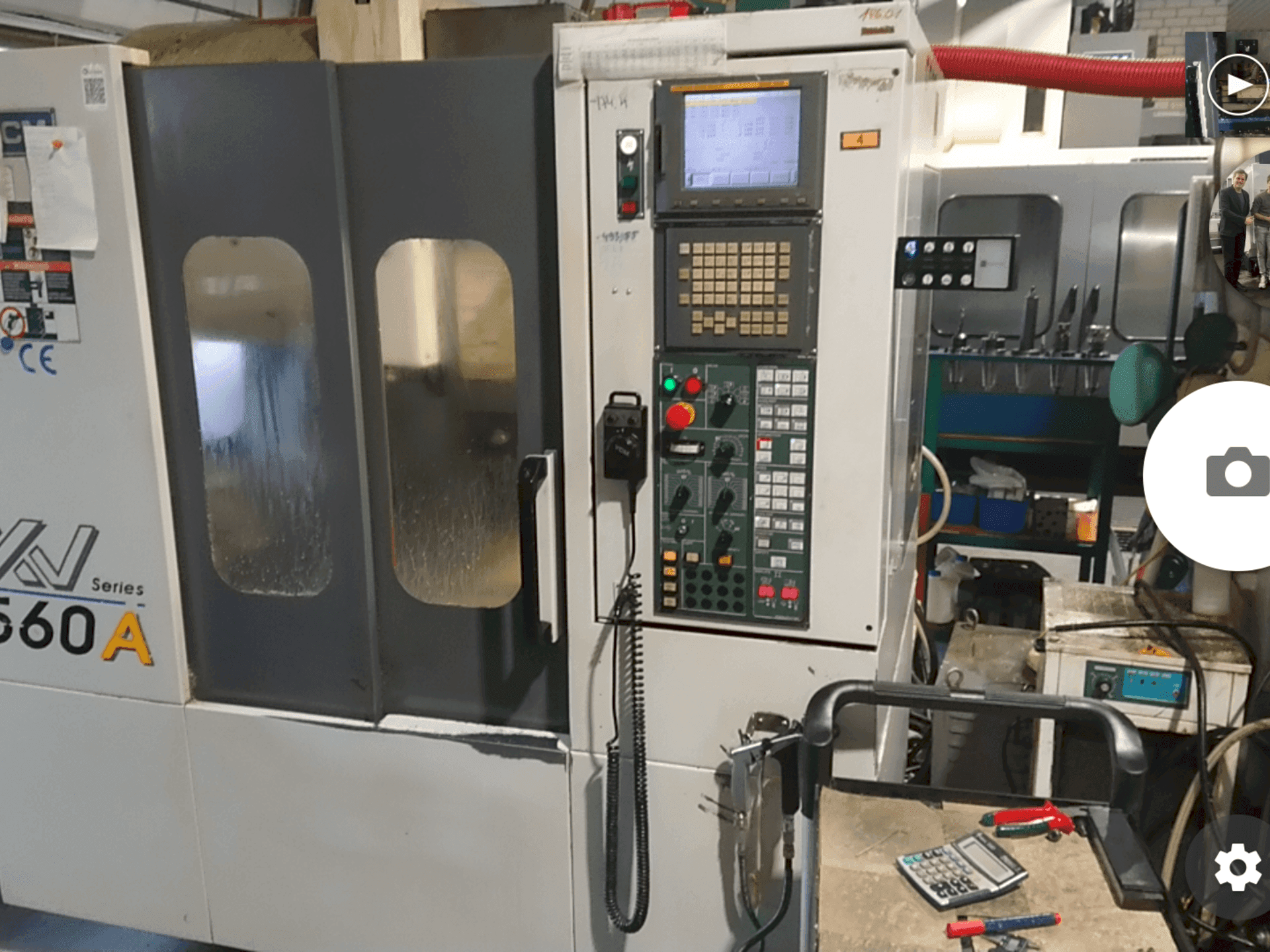 Vista Frontal  da YCM XV560A  máquina