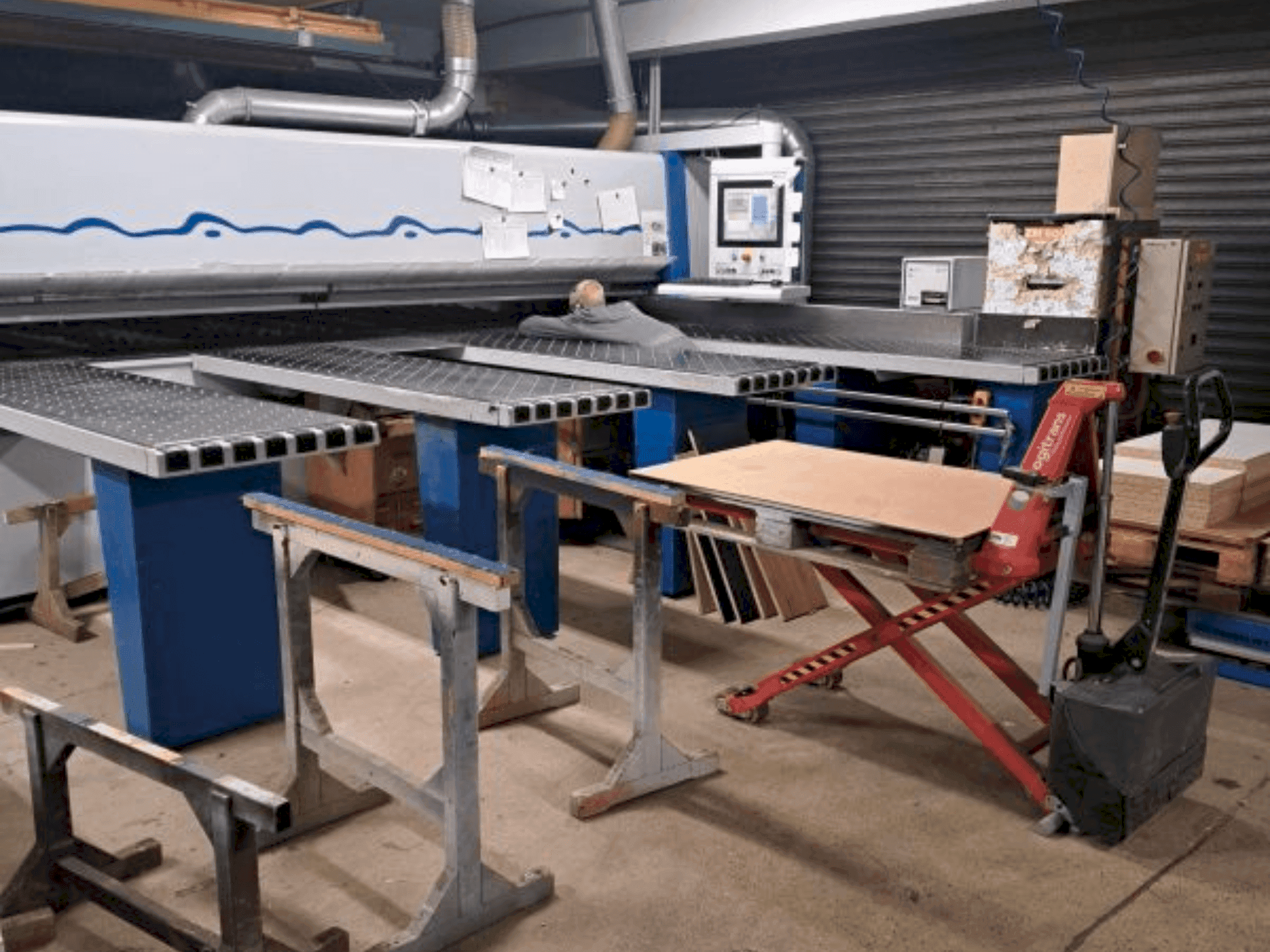 Vista Frontal  da HOLZMA HPL/42/22  máquina