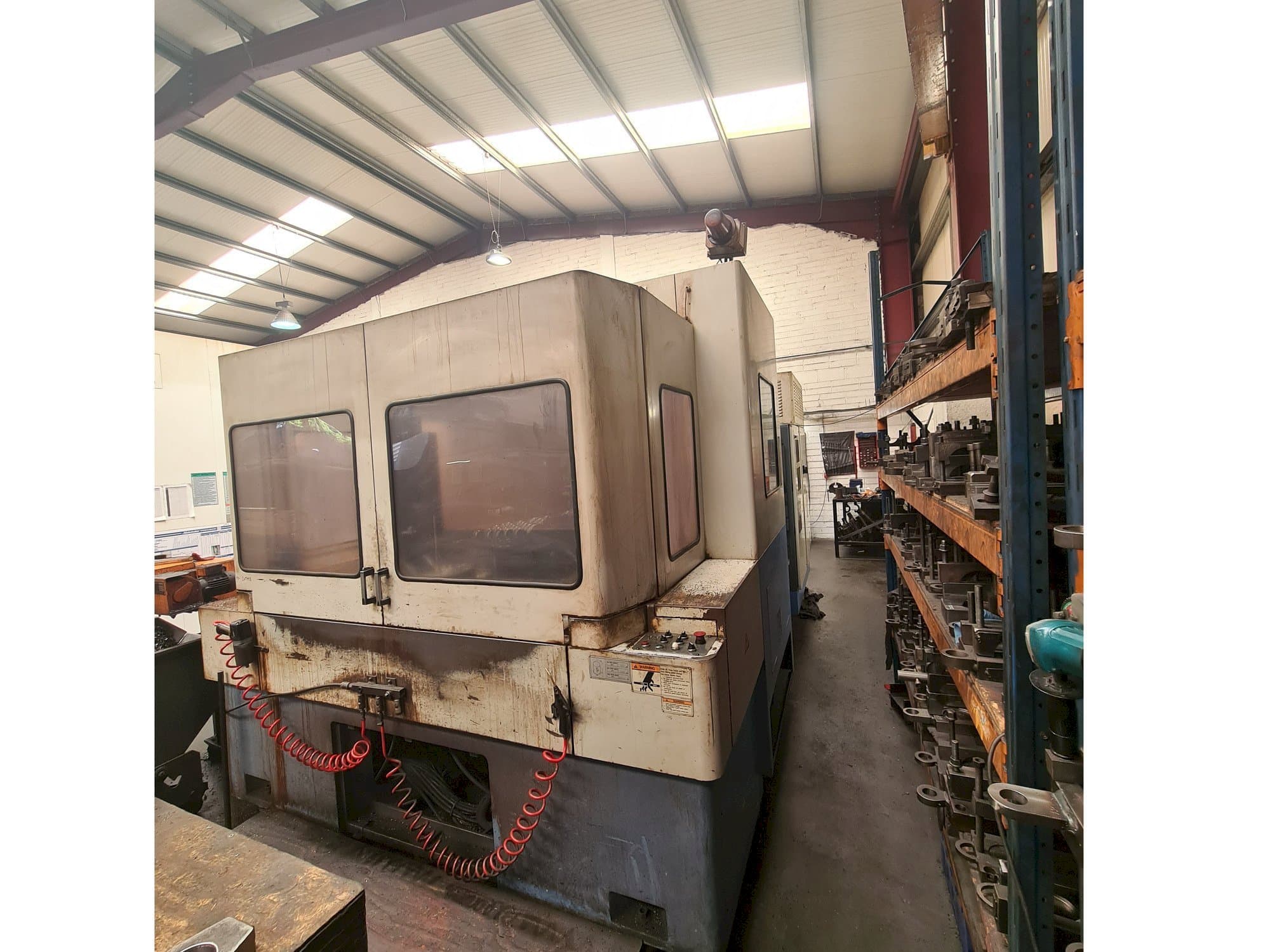 Vista Frontal  da Mazak H630NX  máquina