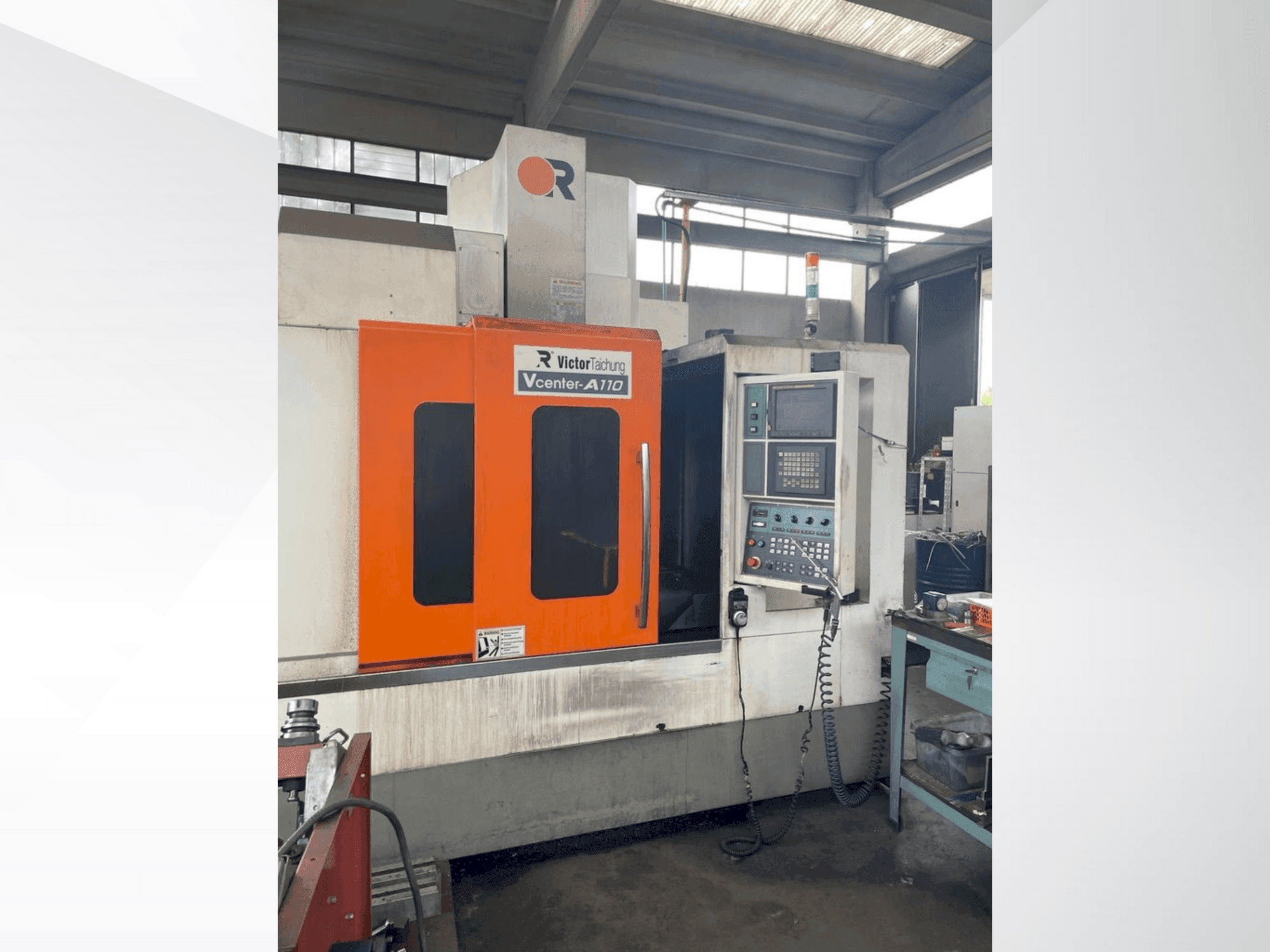 Vista Frontal  da Victor Vcenter A-110  máquina