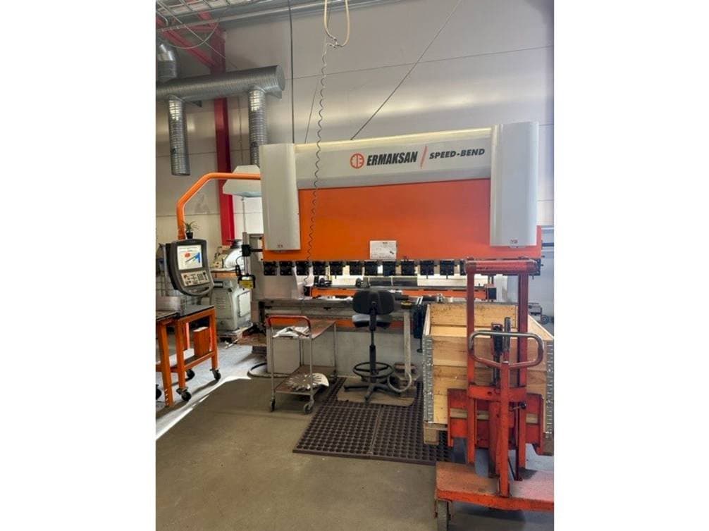Vista Frontal  da ERMAKSAN Speedbend 3135  máquina