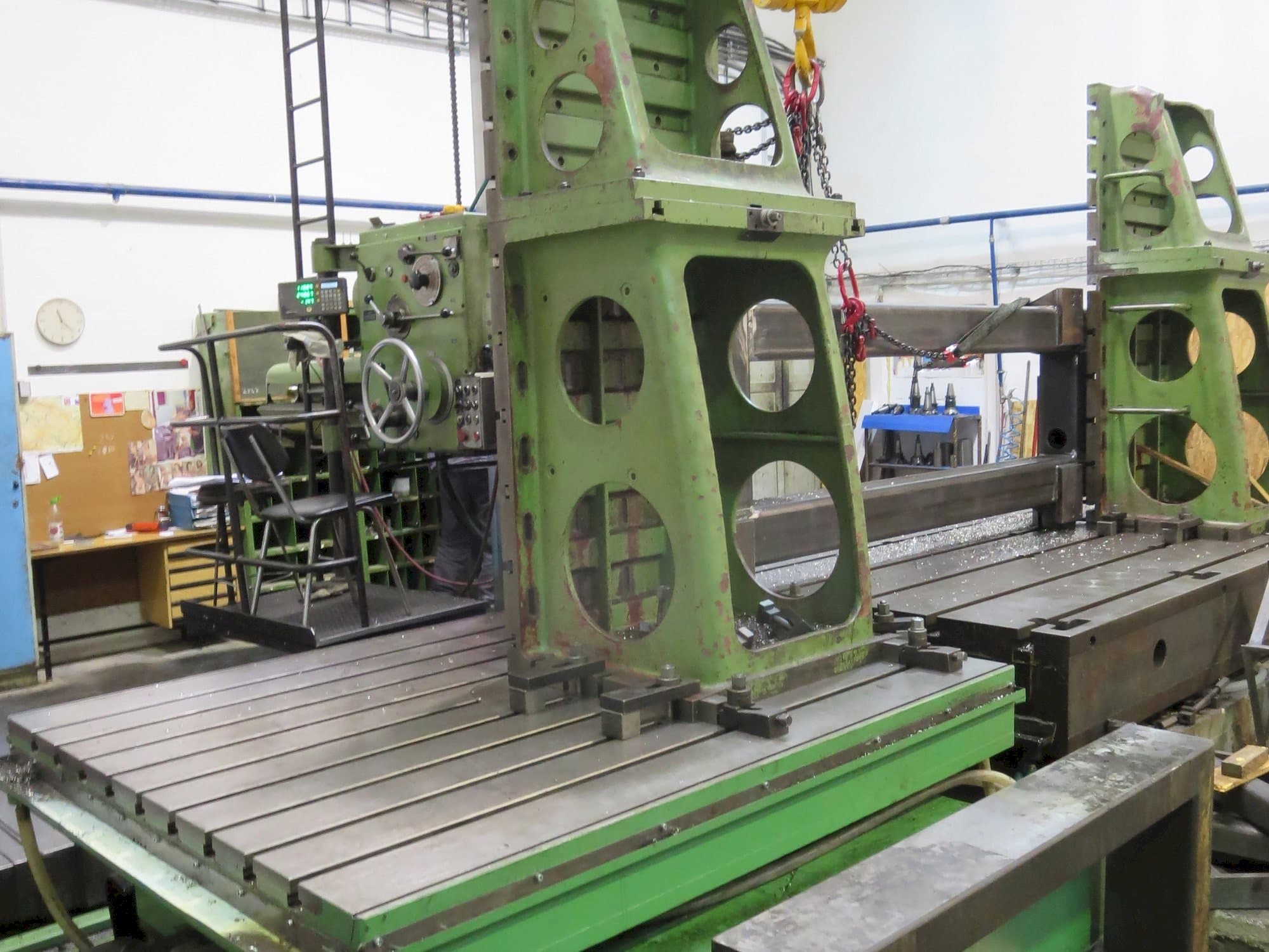 Vista Frontal  da TOS HP 100  máquina