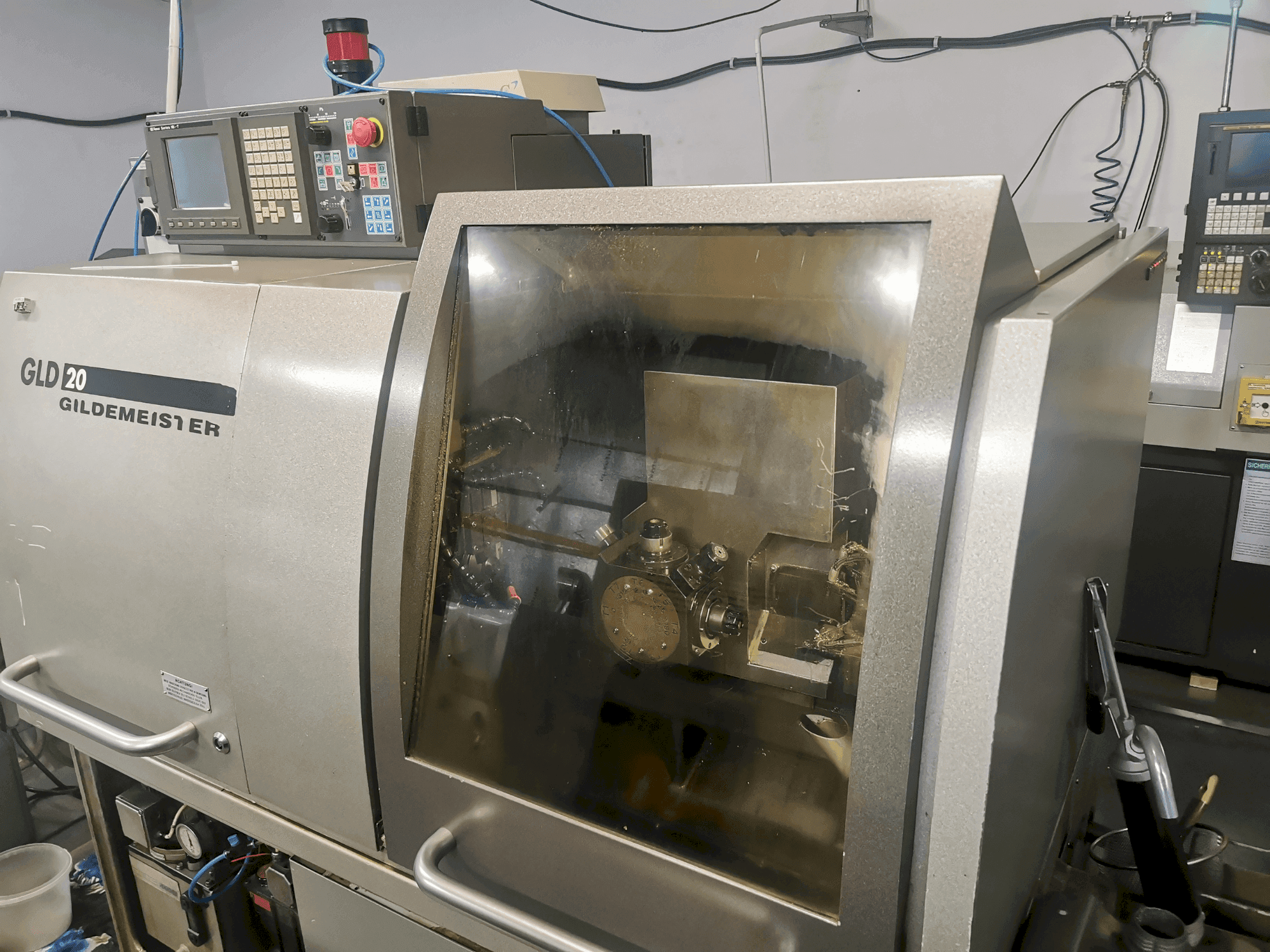 Vista Frontal  da Gildemeister GLD 20  máquina