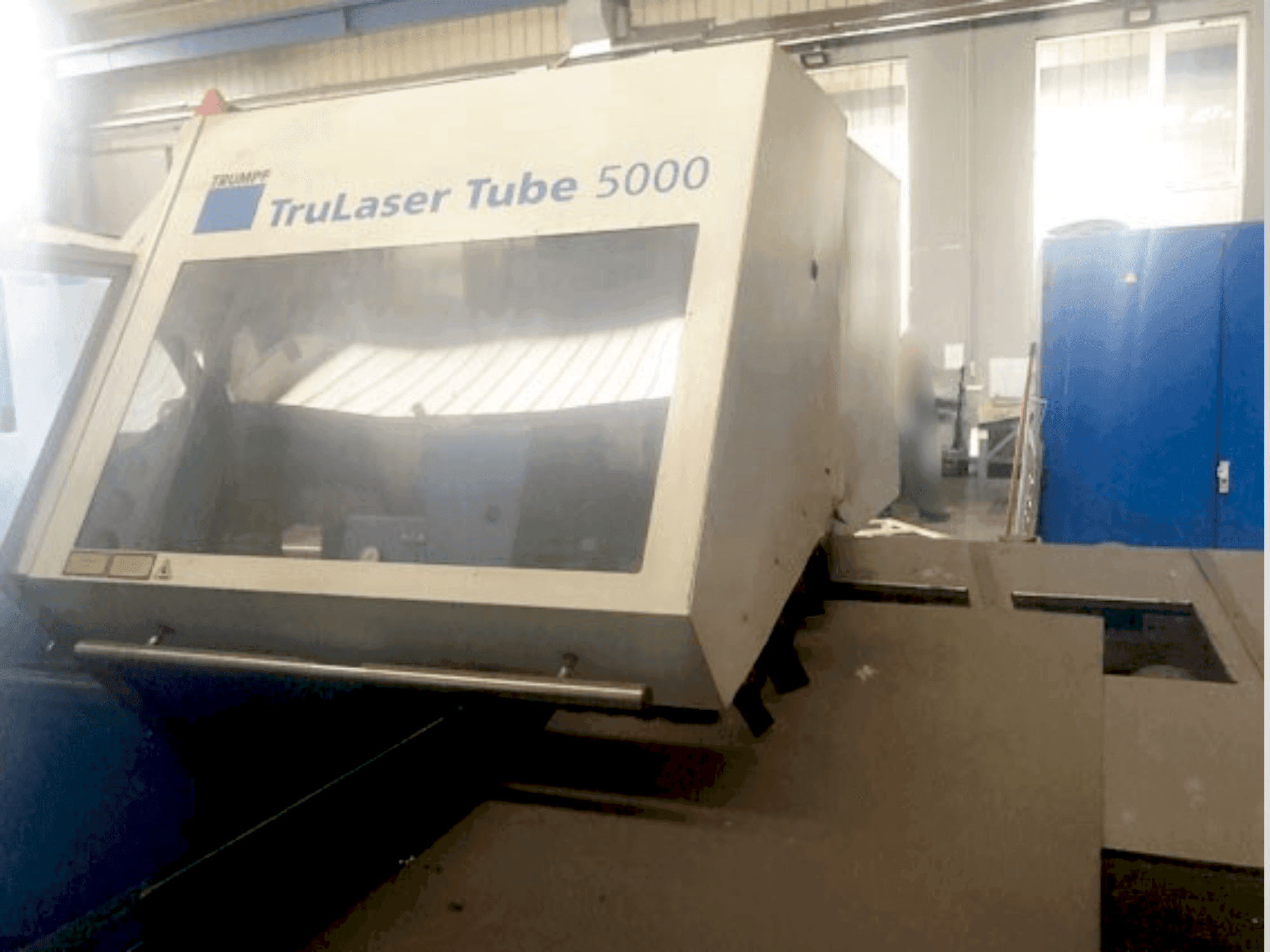 Vista Frontal  da TRUMPF tru laser tube 5000  máquina