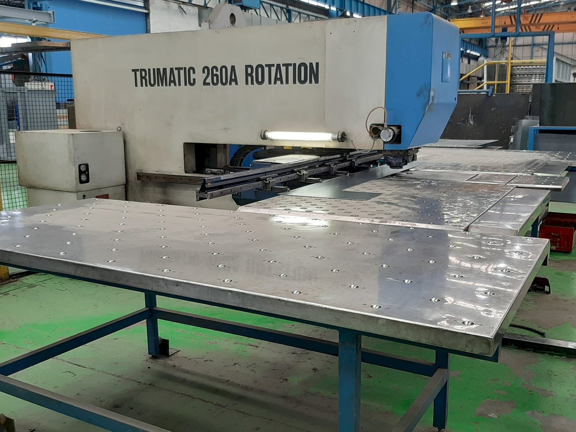 Vista Frontal  da Trumpf Trumatic 260A Rotation  máquina