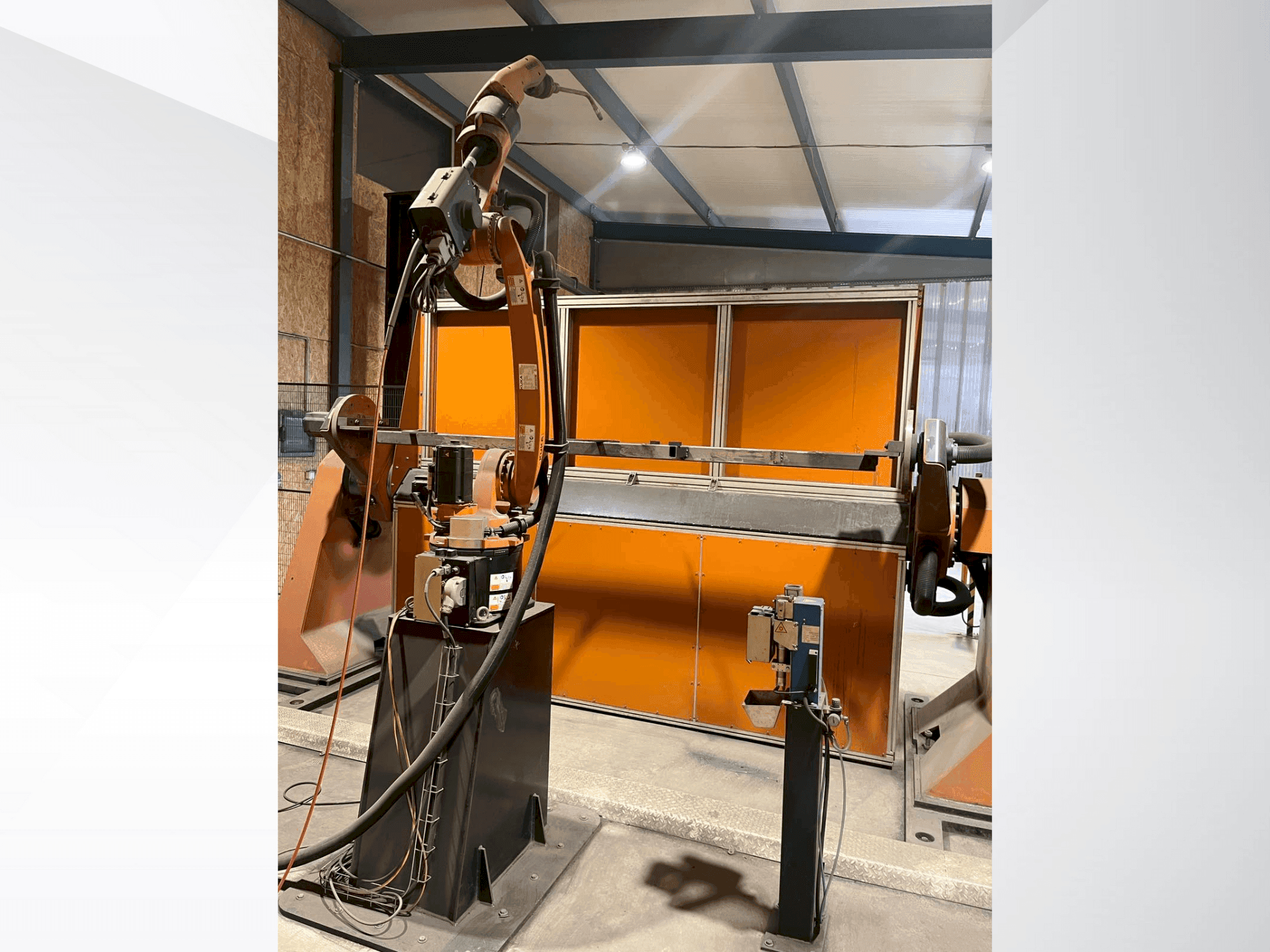 Vista Frontal  da KUKA KR8 R2100-2 arc HW  máquina