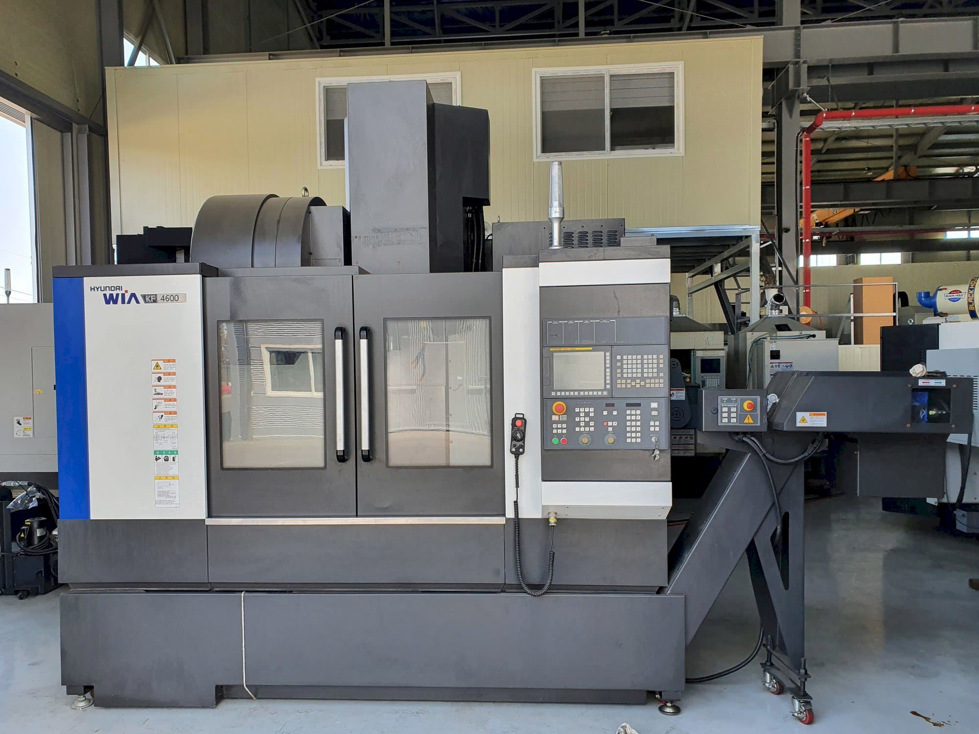 Vista Frontal  da Hyundai Wia KF4600  máquina