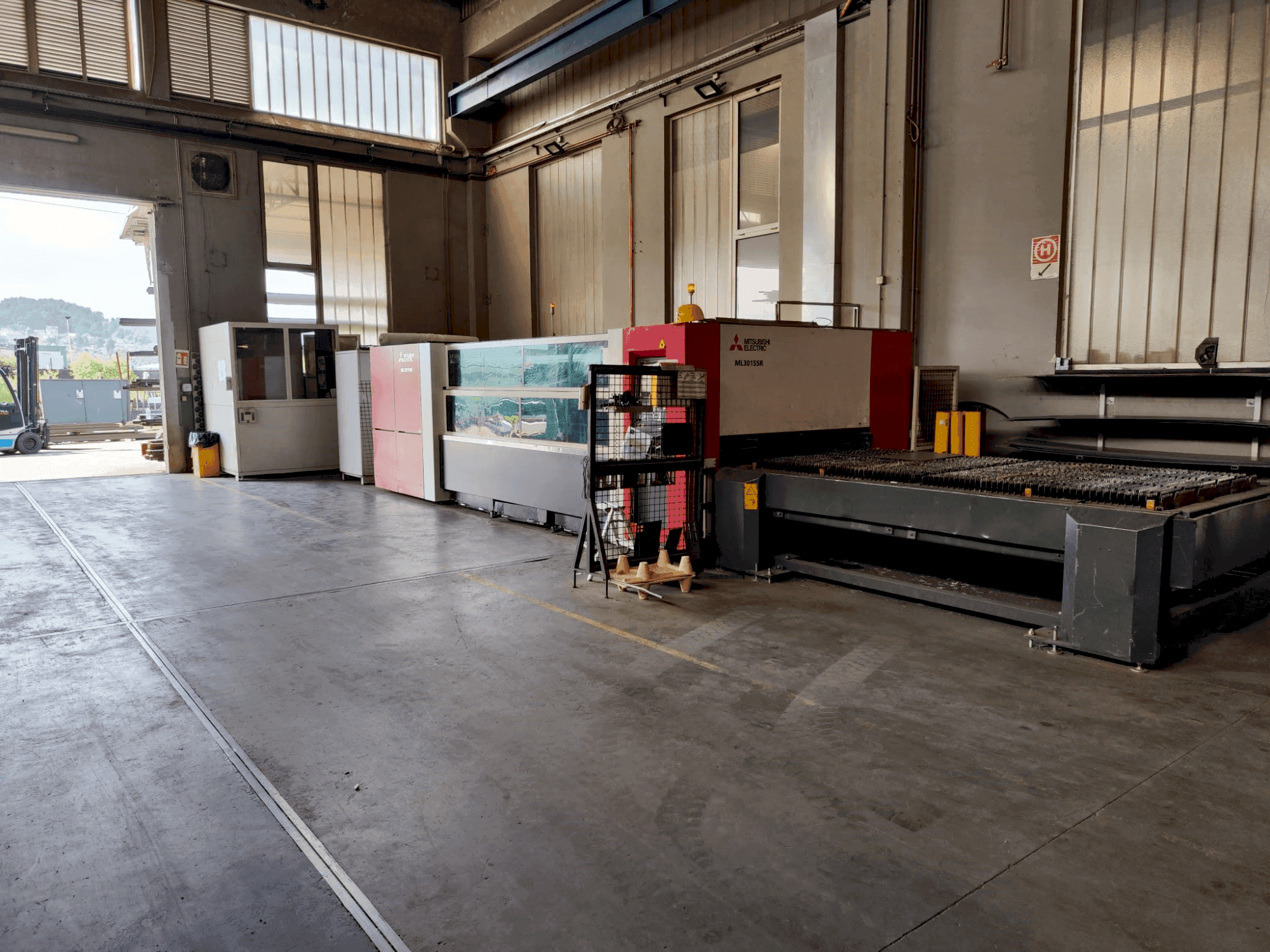 Vista Frontal  da Mitsubishi ML 3015 SR  máquina