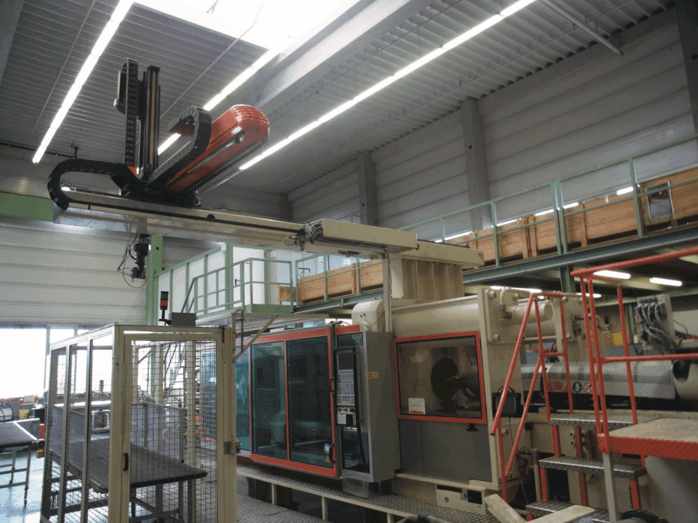 Vista Frontal  da Krauss Maffei 650-6100 CM  máquina