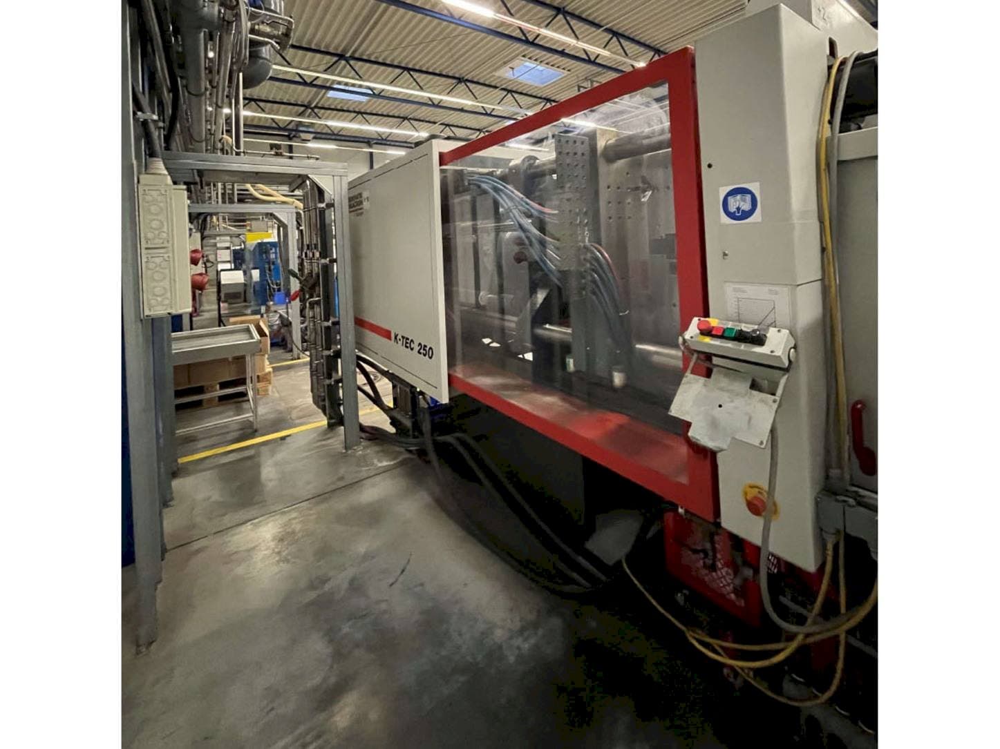 Vista Frontal  da FERROMATIK K-Tec 250  máquina