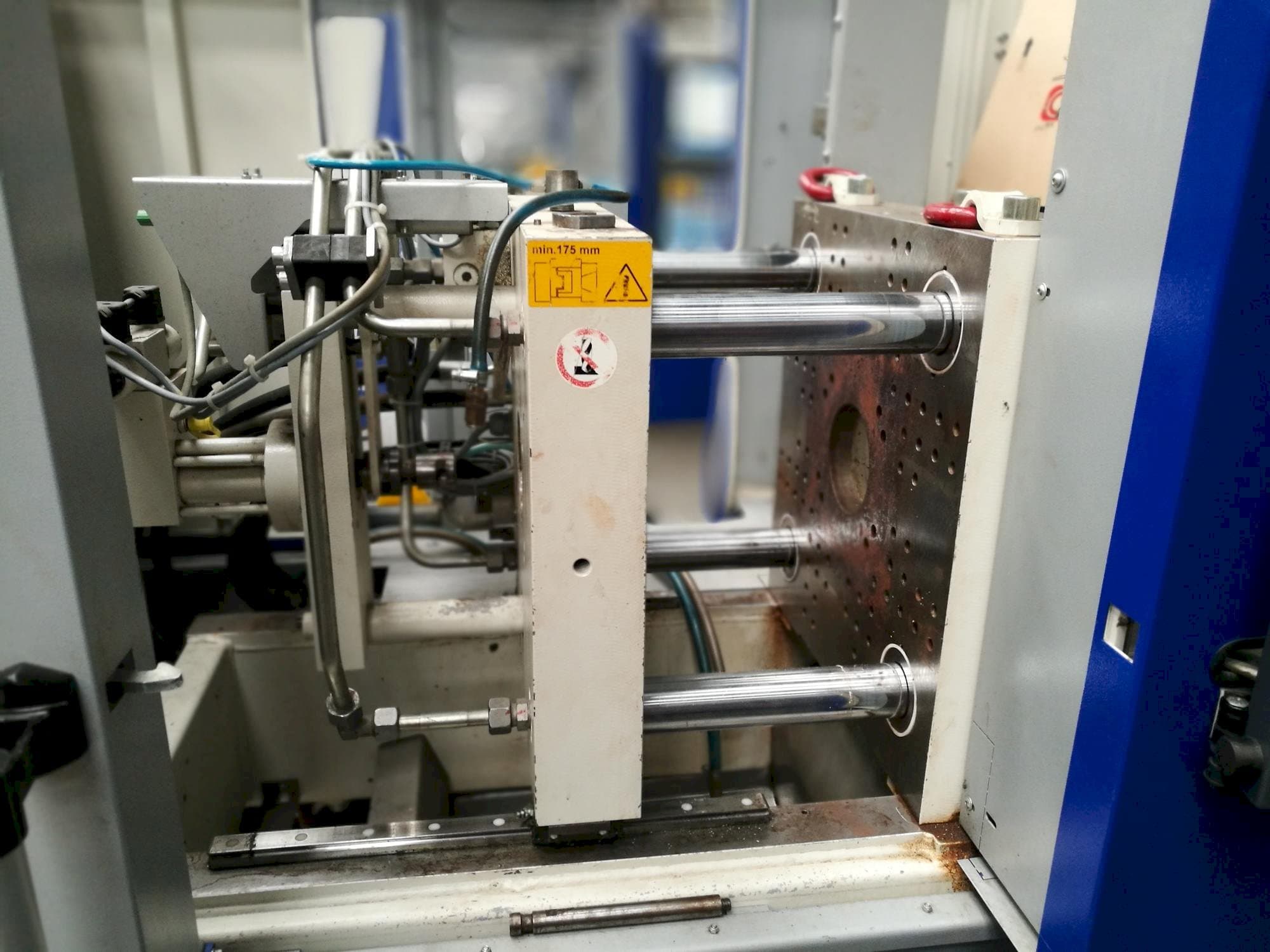 Vista Frontal  da Krauss Maffei KM 35-55 CX  máquina