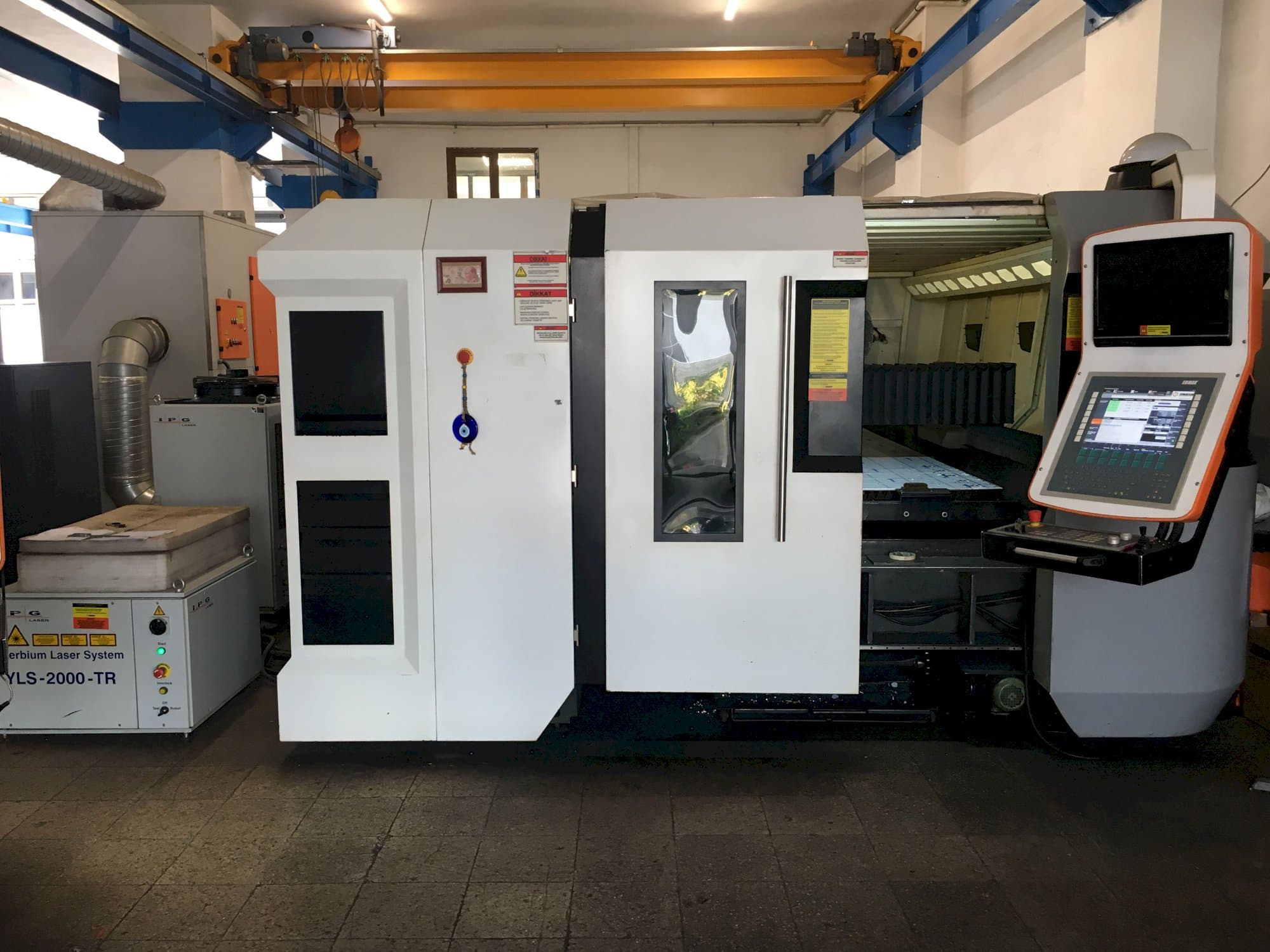 Vista Frontal  da ERMAKSAN FIBERMAK Momentum Gen-3  máquina