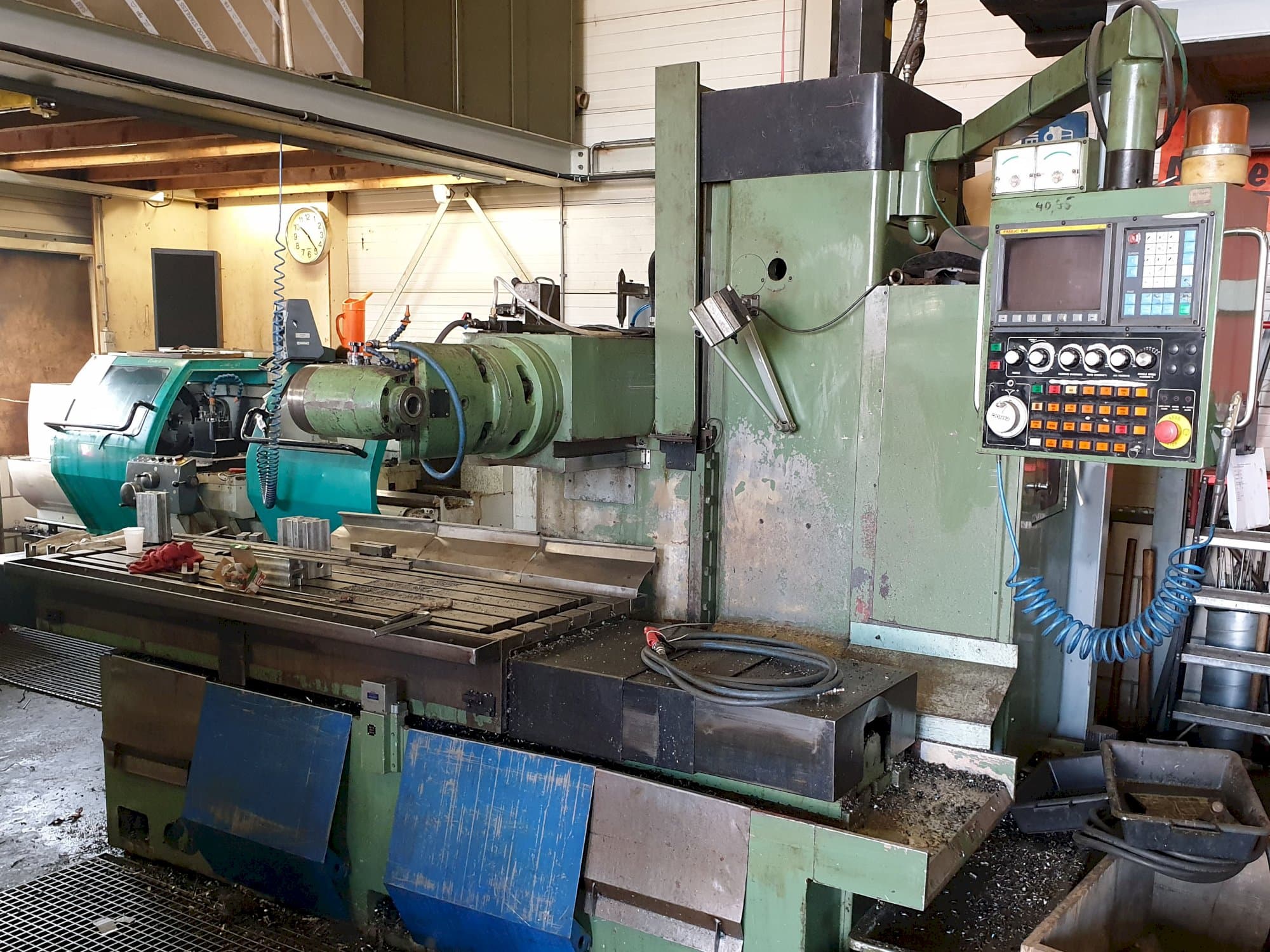 Vista Frontal  da YCM X 1800  máquina